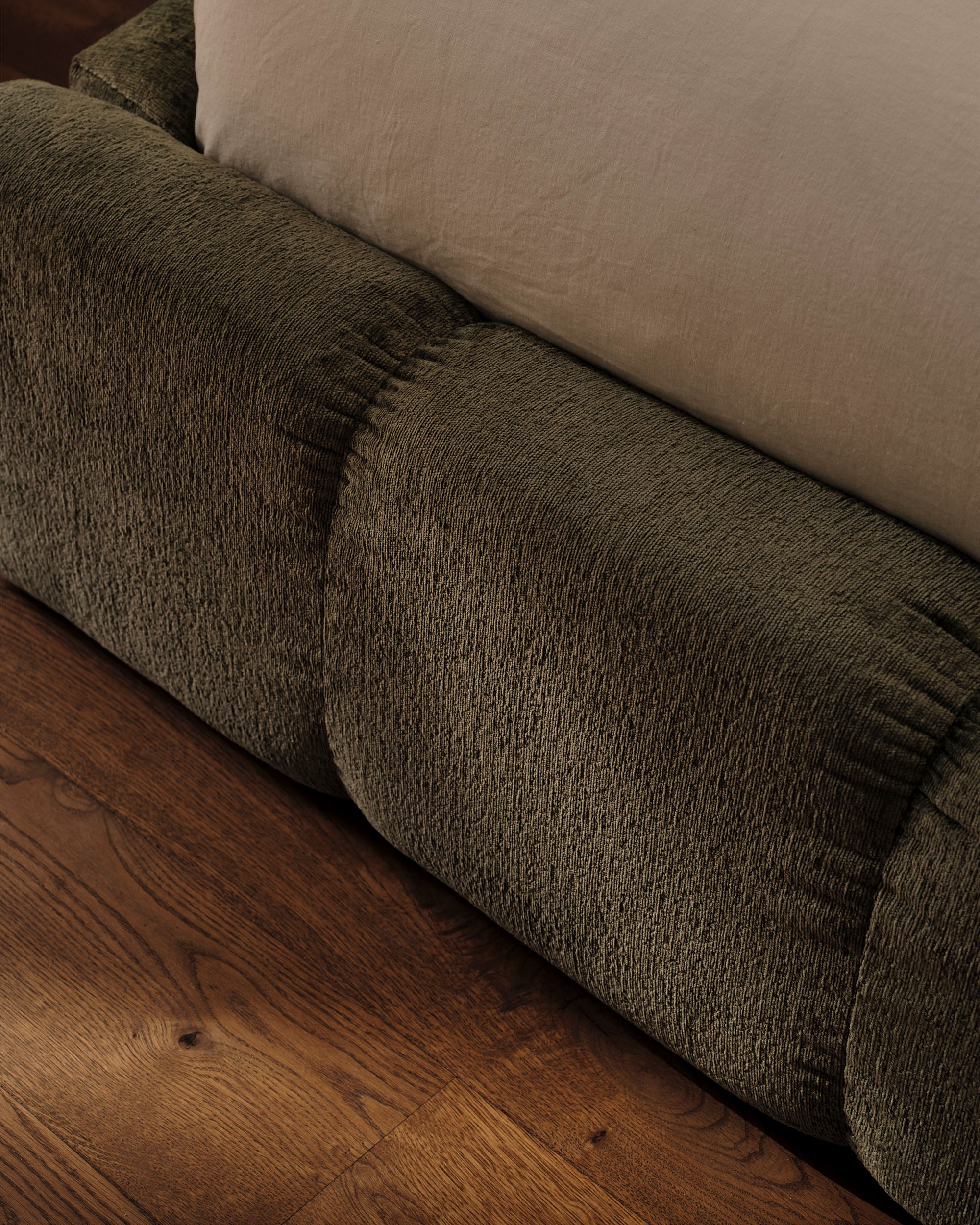 LUPINE light gray storage bed