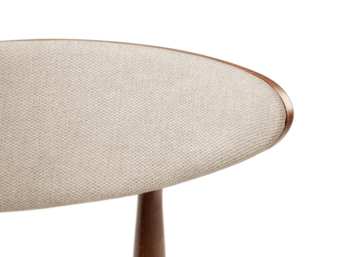 Krzesło RINA beżowy szenil z orzechową podstawą – ujęcie 4
