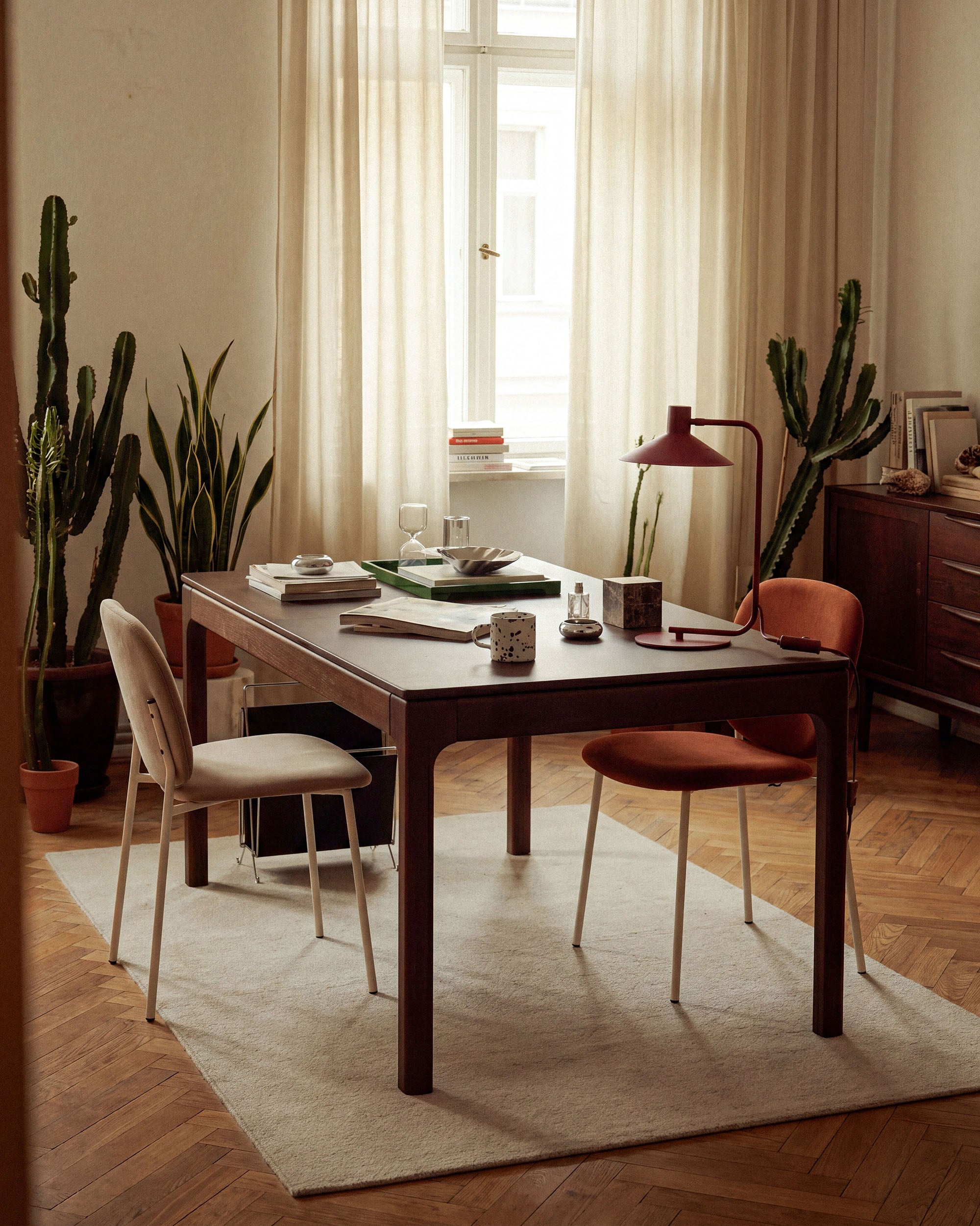 GALA extendable table in oak veneer
