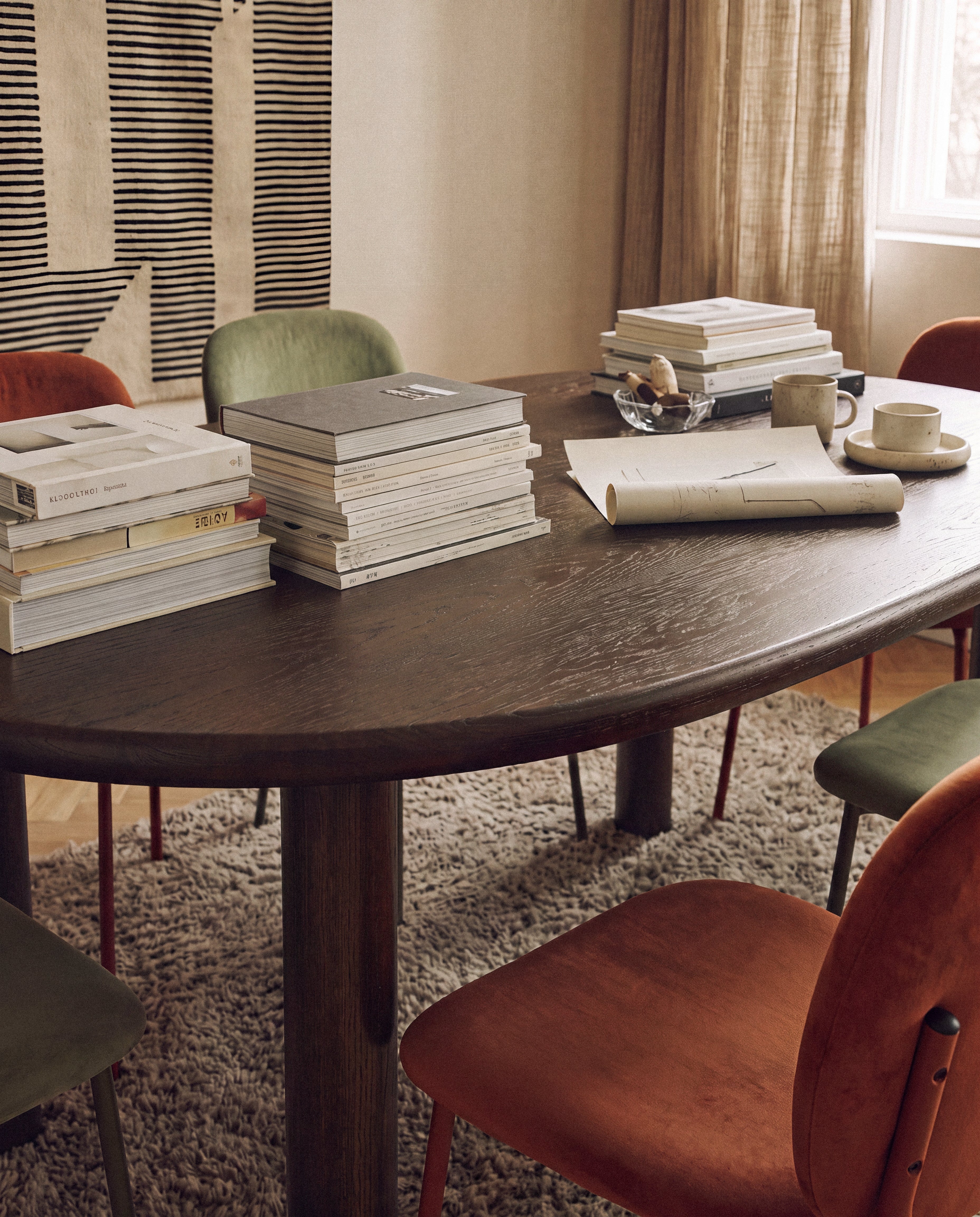 IZZIE oval table walnut oak