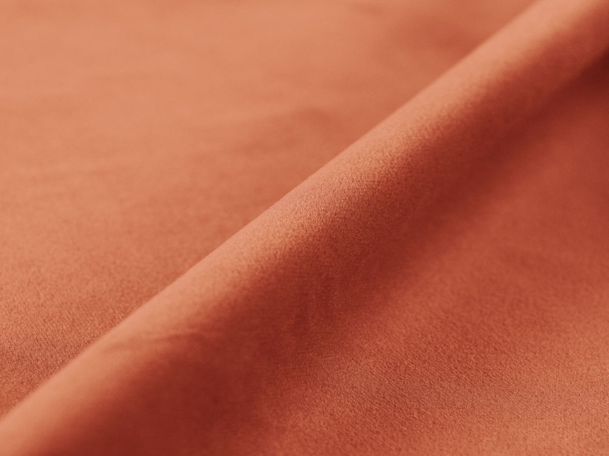 Sofa aksamitna panoramiczna 6-osobowa JENNIFER koralowy Venus – detal tkaniny