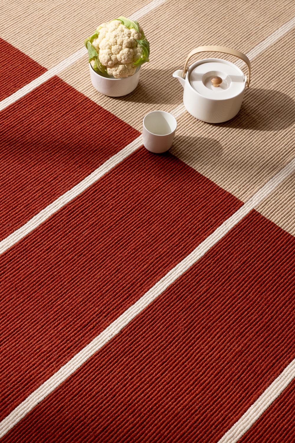 Tiibet beige-red wool rug