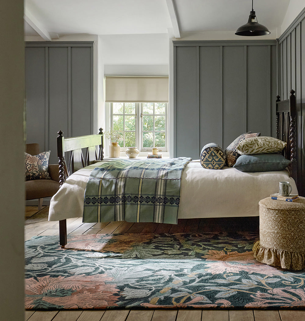 Wollteppich HONEYSUCKLE & TULIP TEAL dunkelgrün mit rosa