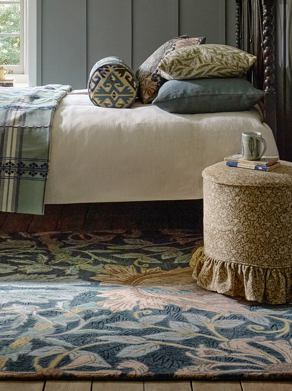 Wool rug HONEYSUCKLE & TULIP TEAL dark green with pink