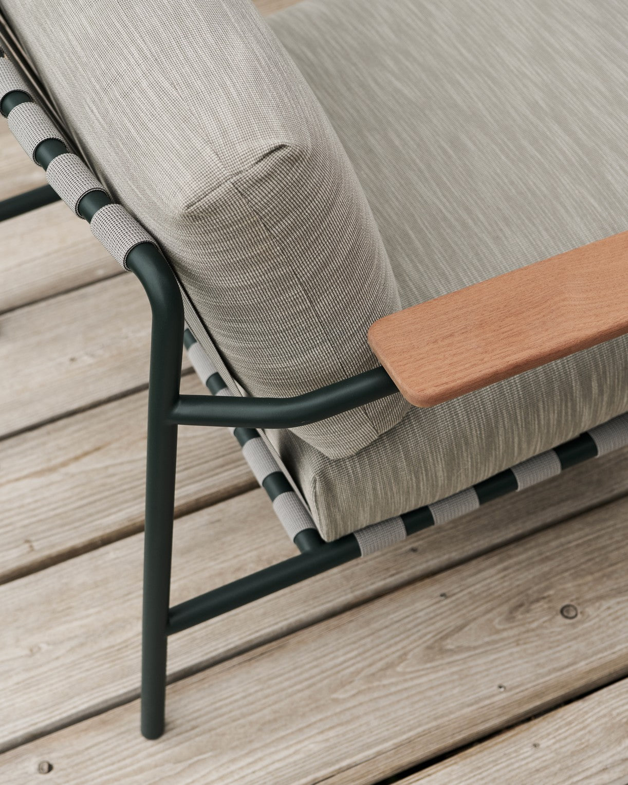 SETTLE Outdoor Armchair in Gray with Green Base