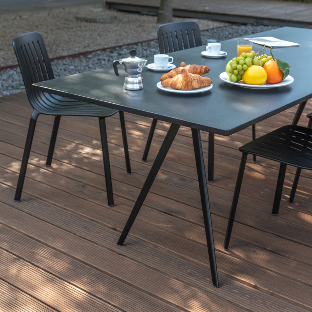 BAGUETTE table with a black aluminum base