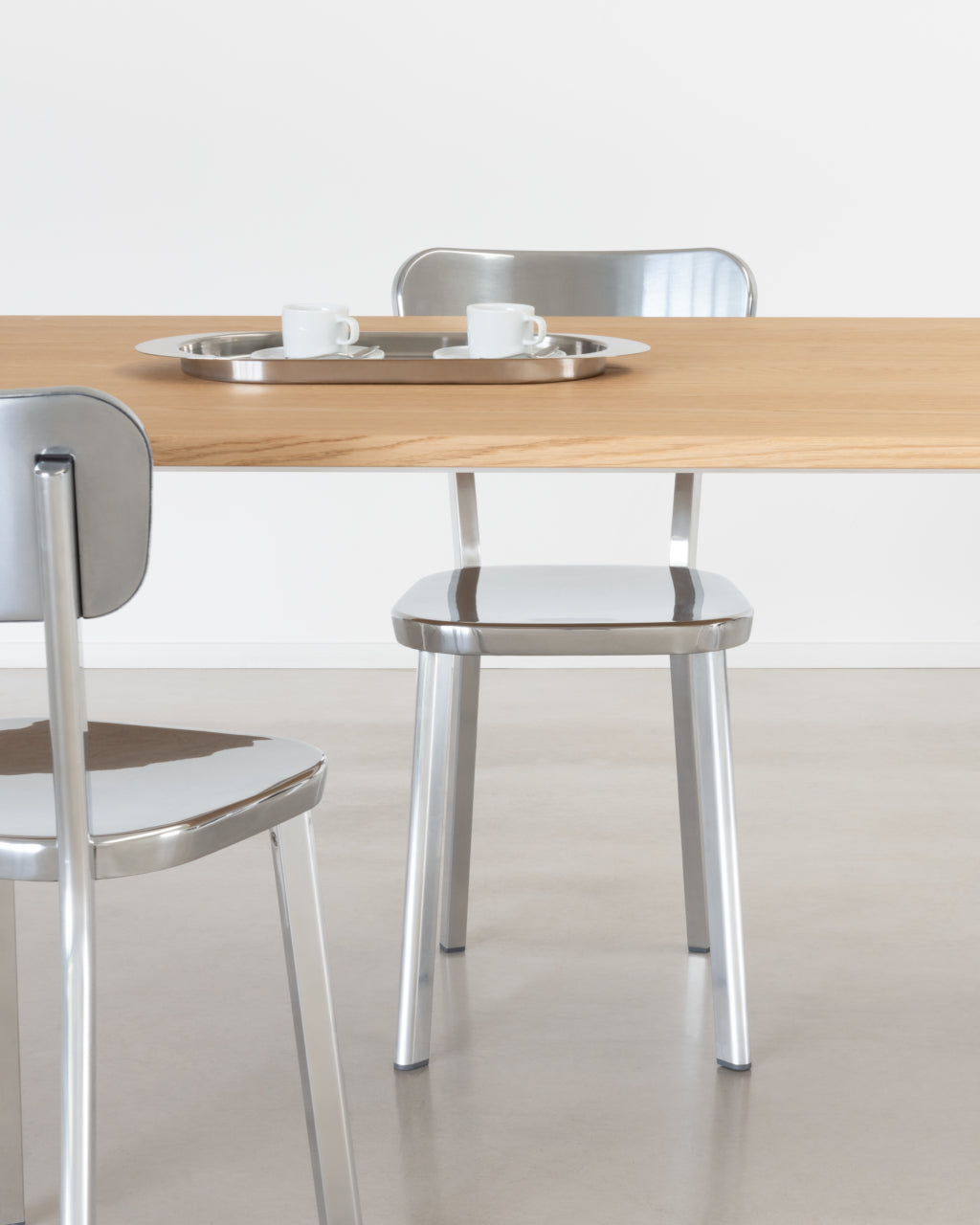 BAGUETTE table polished aluminum base