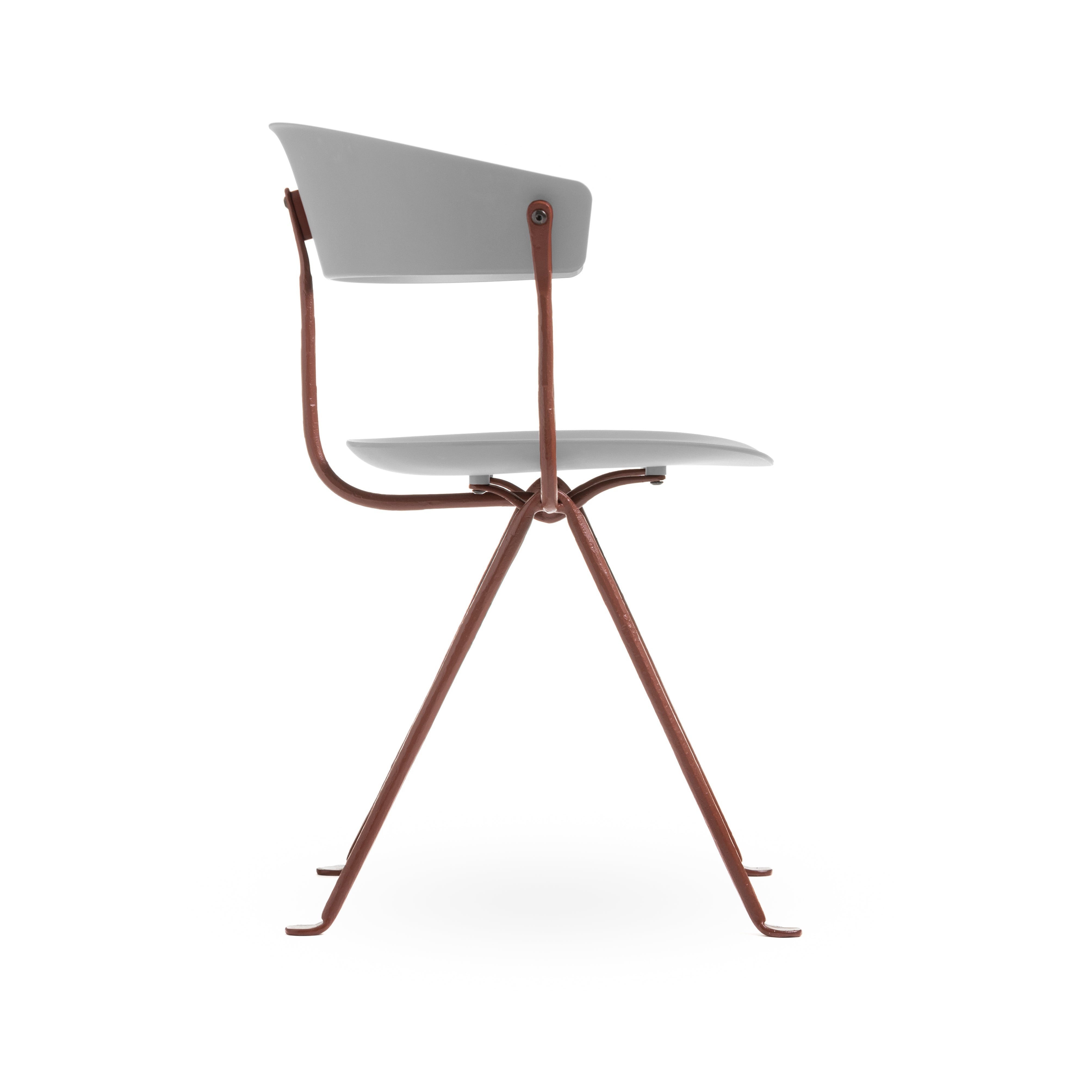 OFFICINA chair with a brown base and gray seat