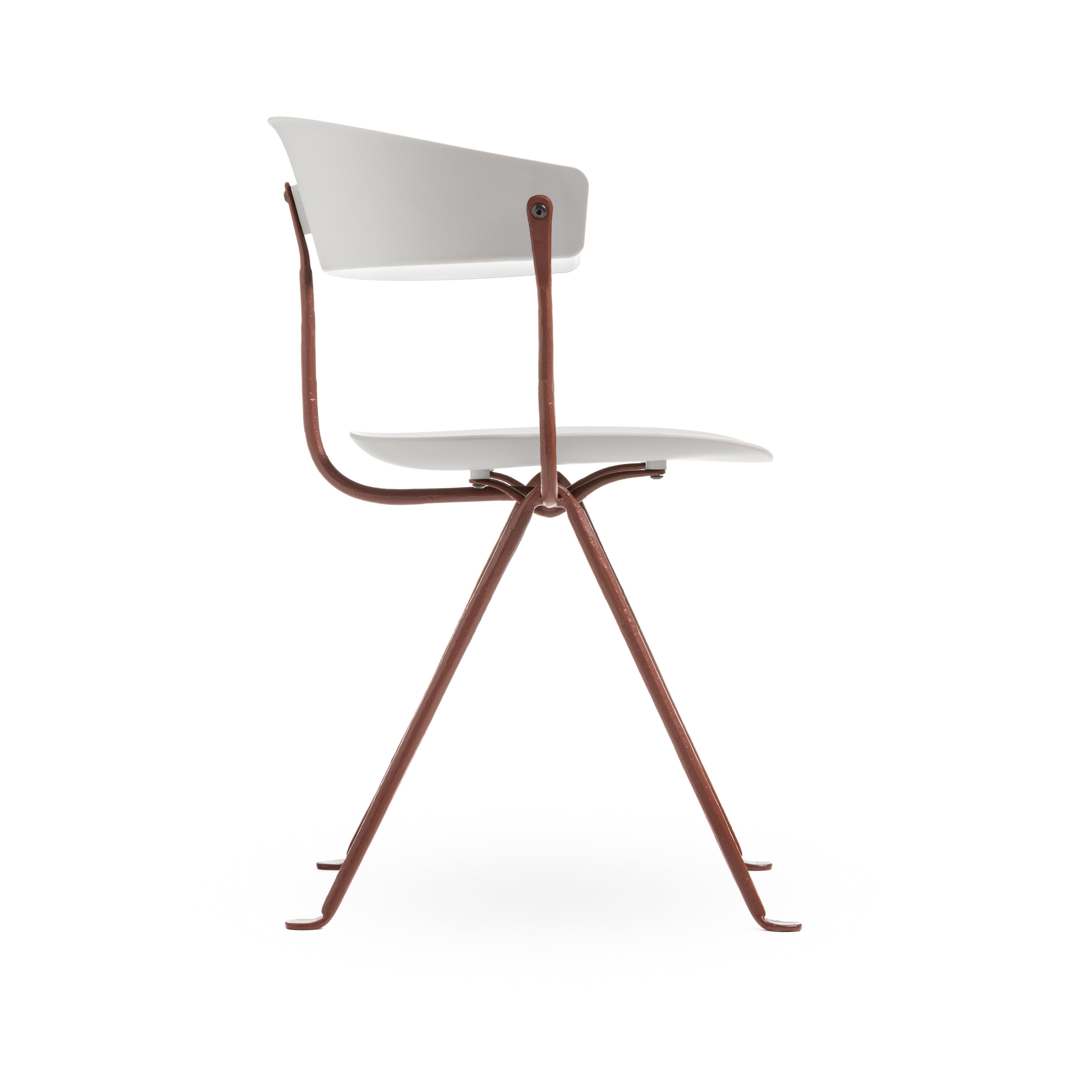 OFFICINA chair with a brown base and a white seat