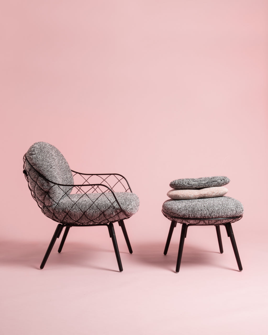 PIÑA armchair in white with an ash base