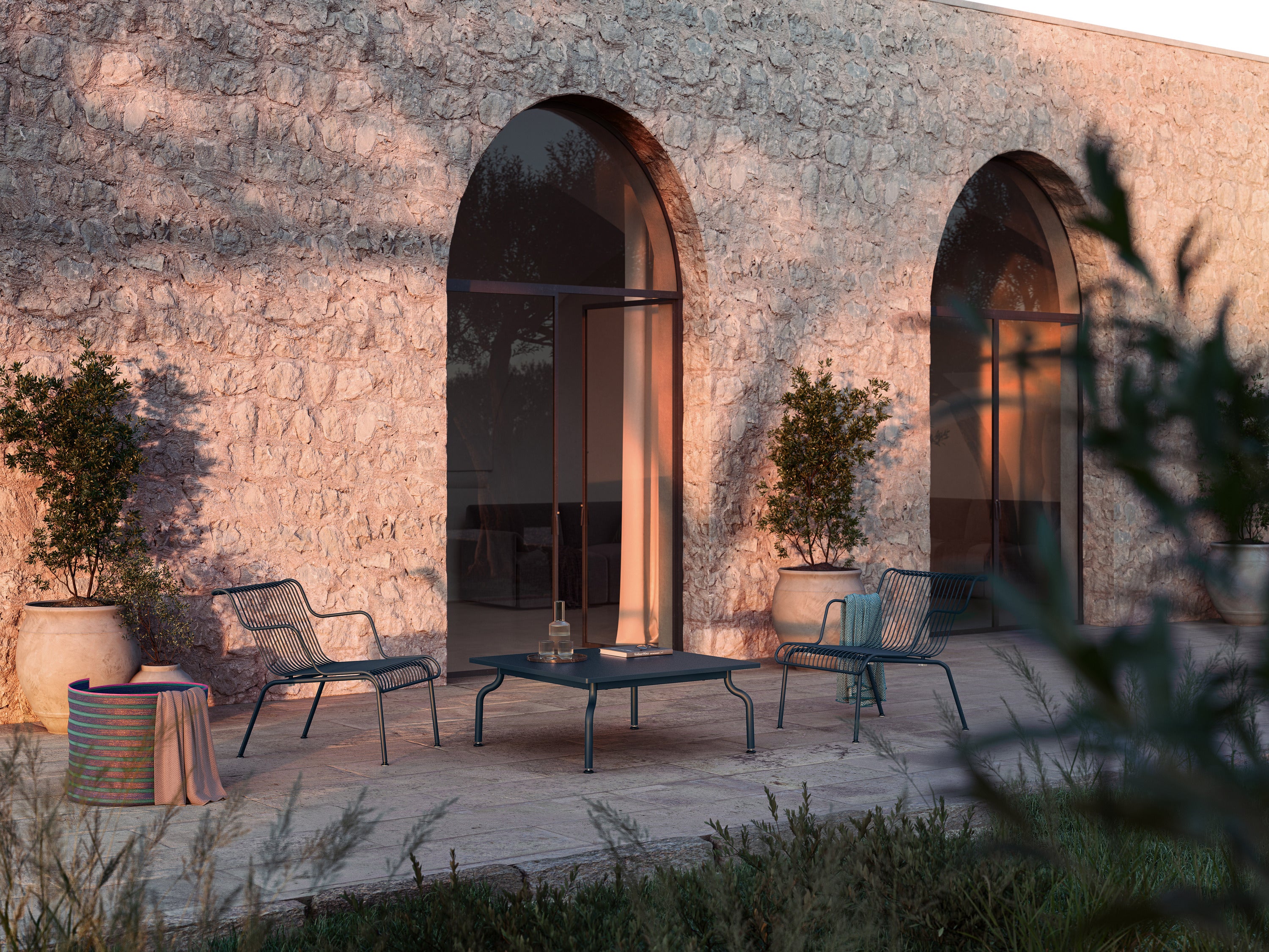SOUTH marineblauer Garten-Couchtisch