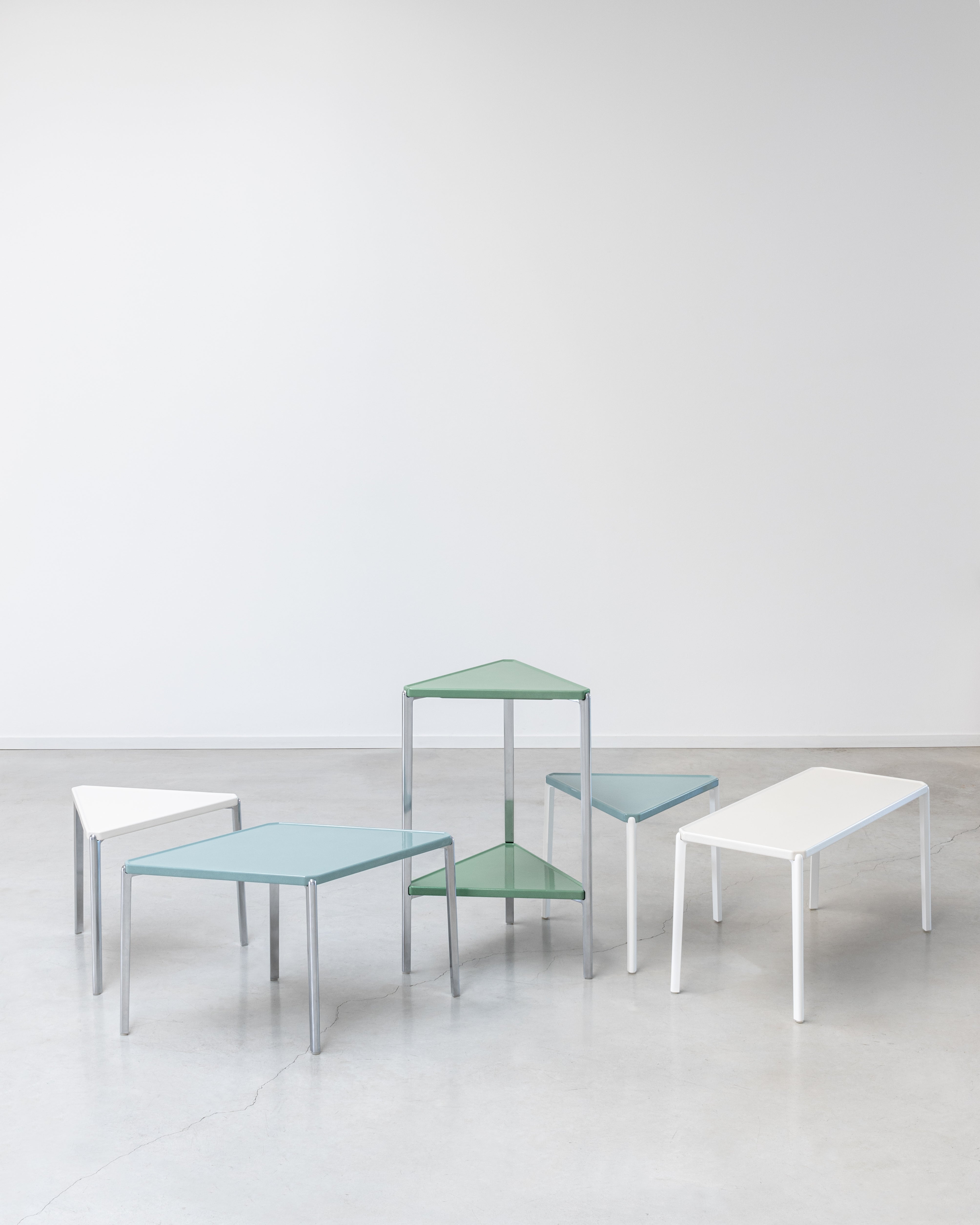 TAMBOUR Regal blauer Beton