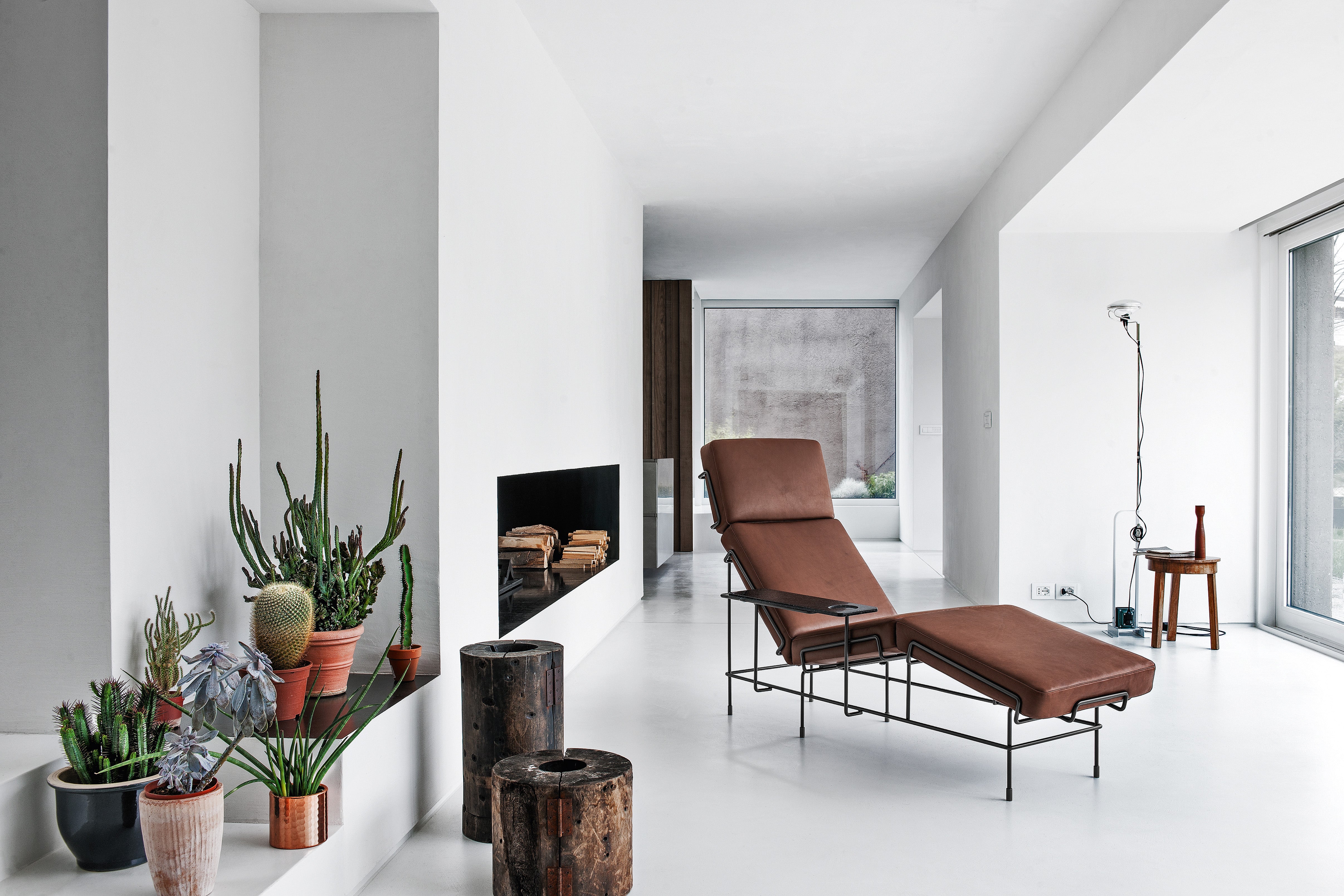 TRAFFIC upholstered daybed with a black steel base
