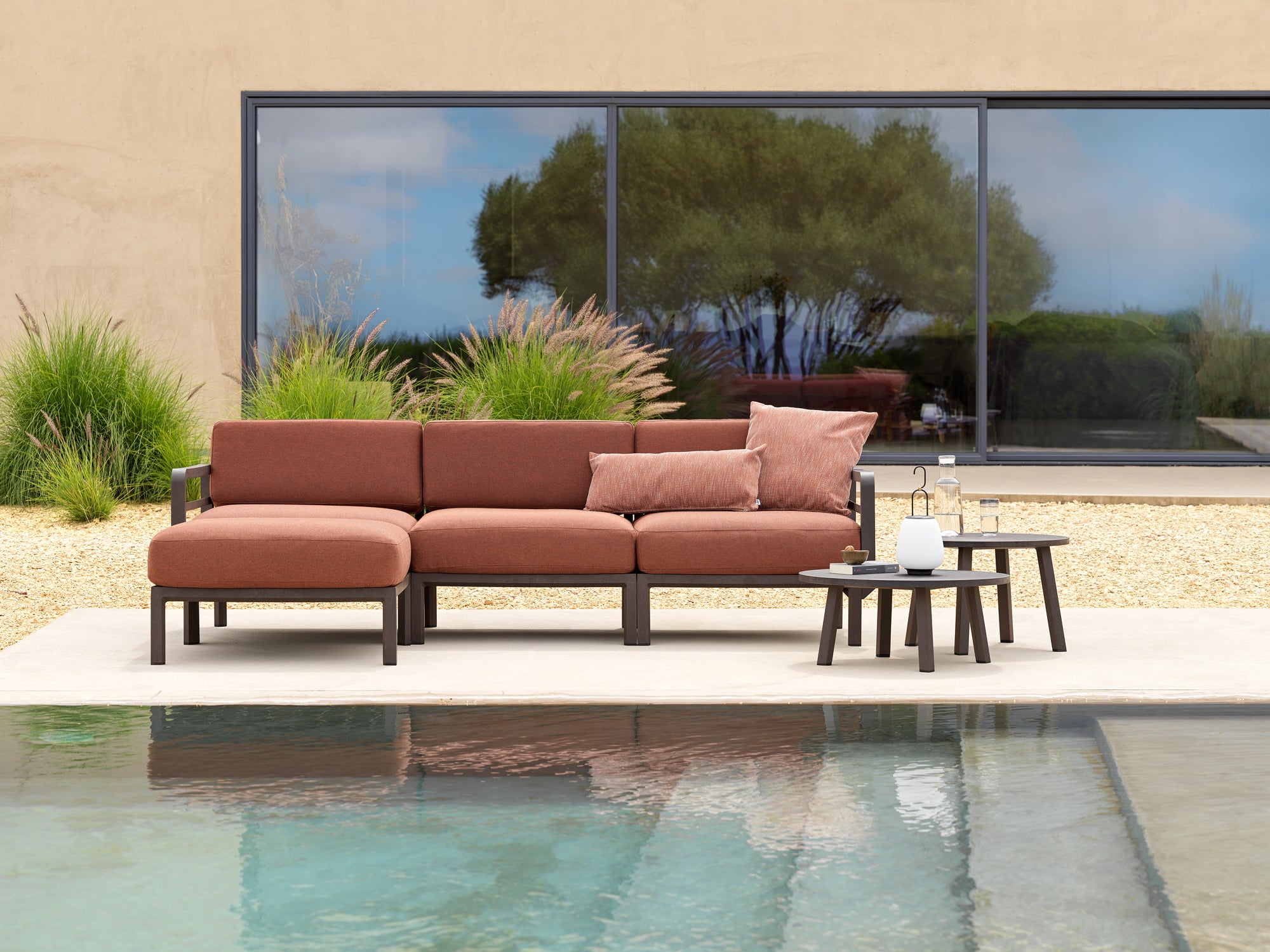 MAXIMO Outdoor Pouf in Cinnamon with Chalk Base