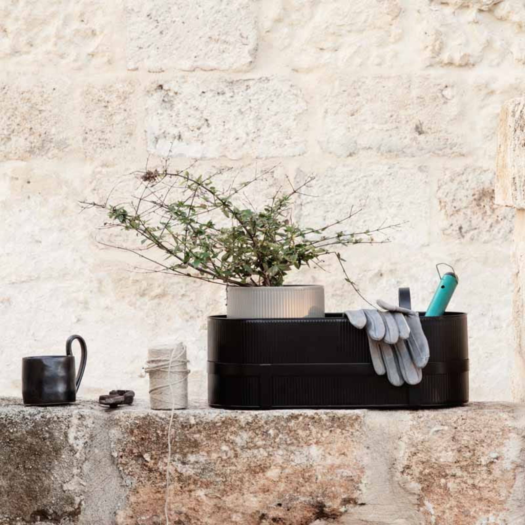 BAU black balcony planter