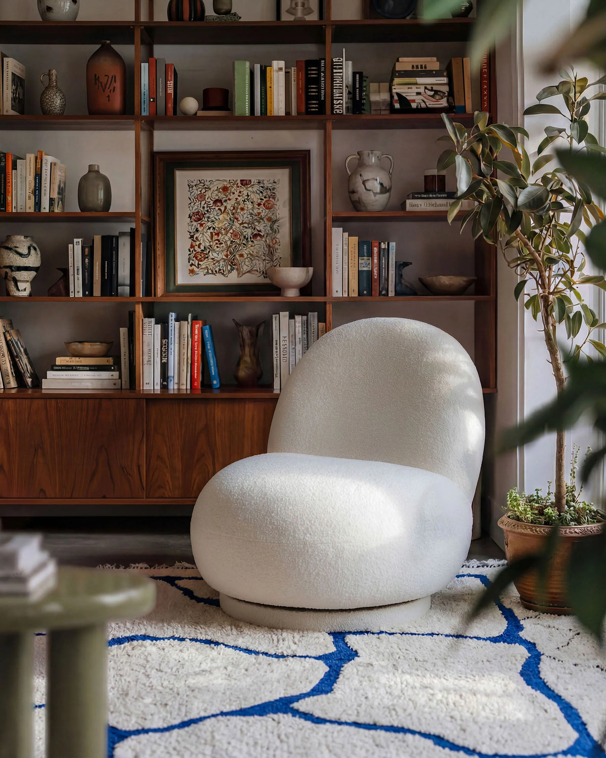 CHUCK swivel armchair ecru boucle