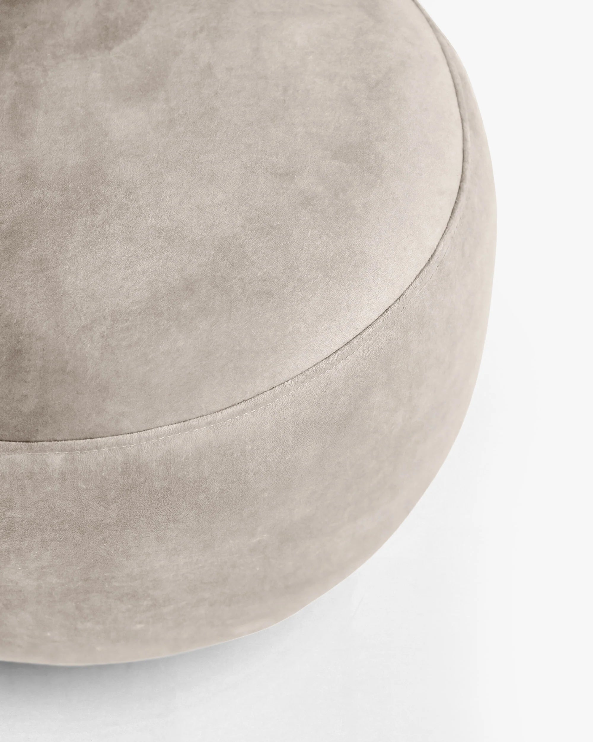 Velvet pouf AMALTA beige