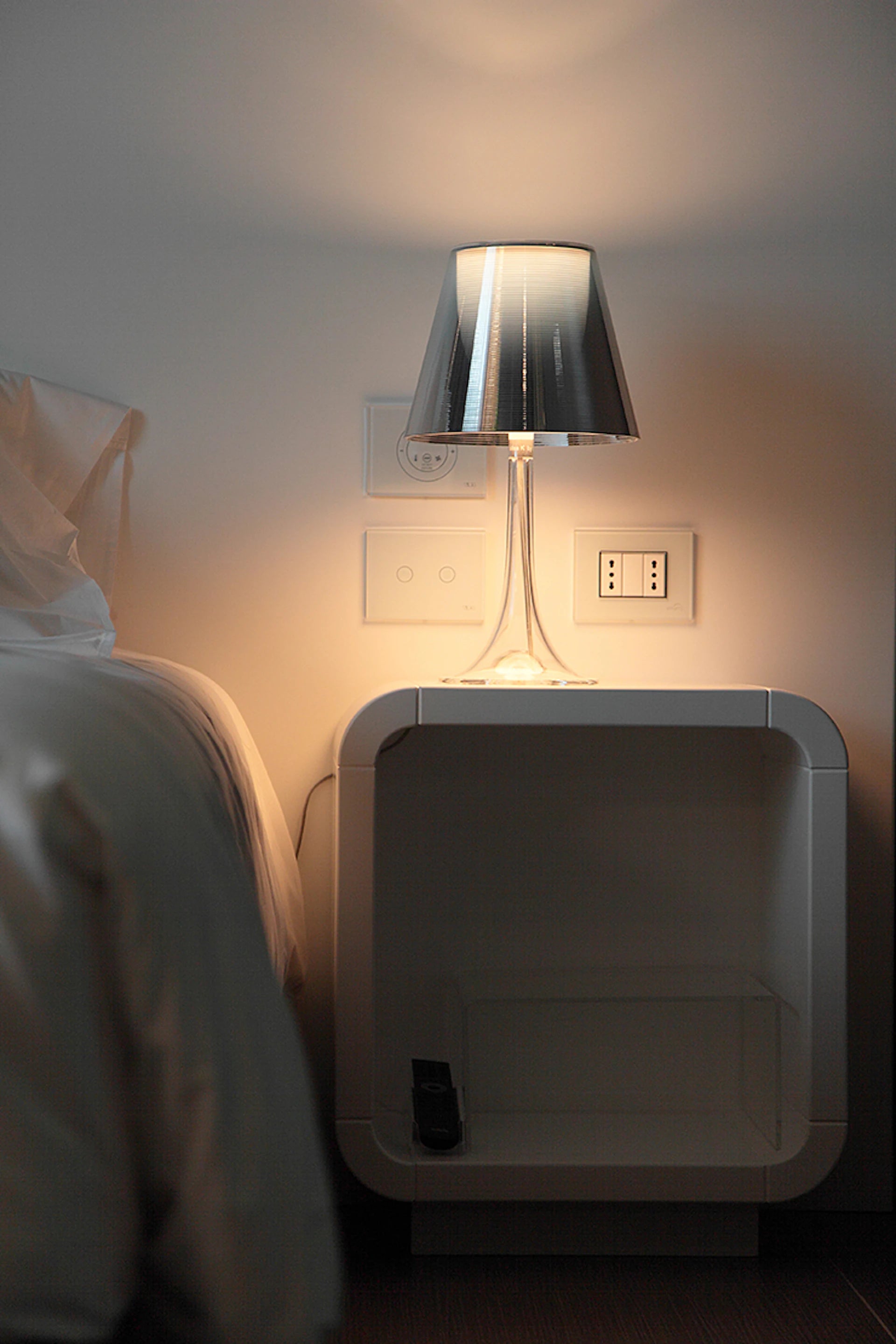 Tischlampe MISS K mit schwarzem Schirm