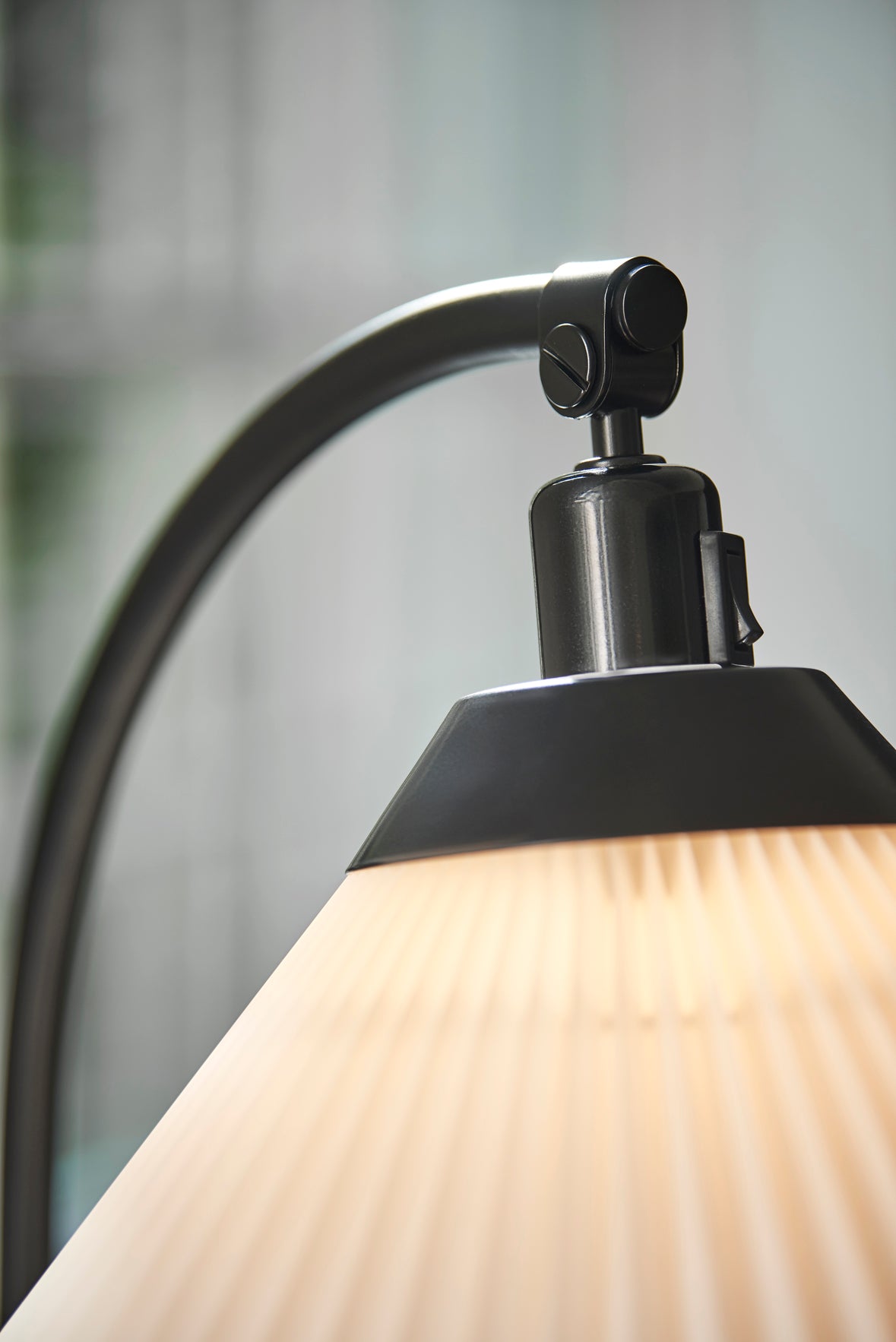 Floor lamp MODEL 368 white with black base
