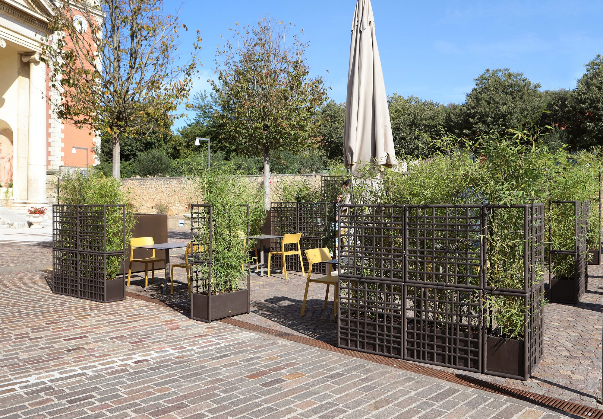 SIPARIO Earthy Brown Outdoor Modular System with Planter
