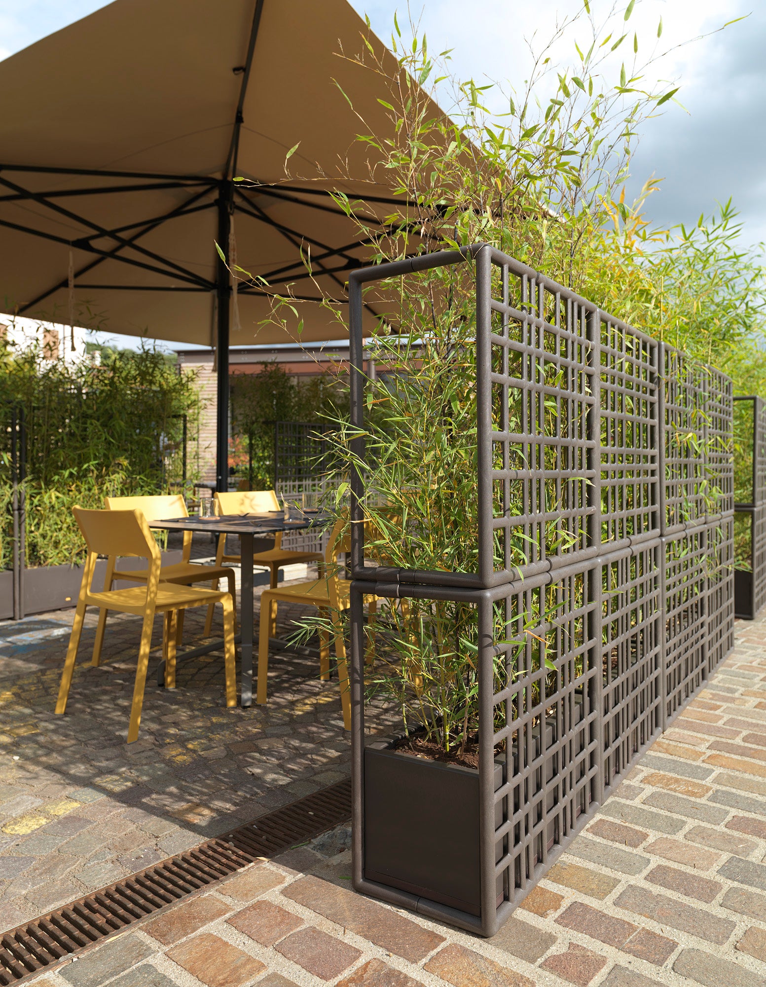 SIPARIO Earthy Brown Outdoor Modular System with Planter