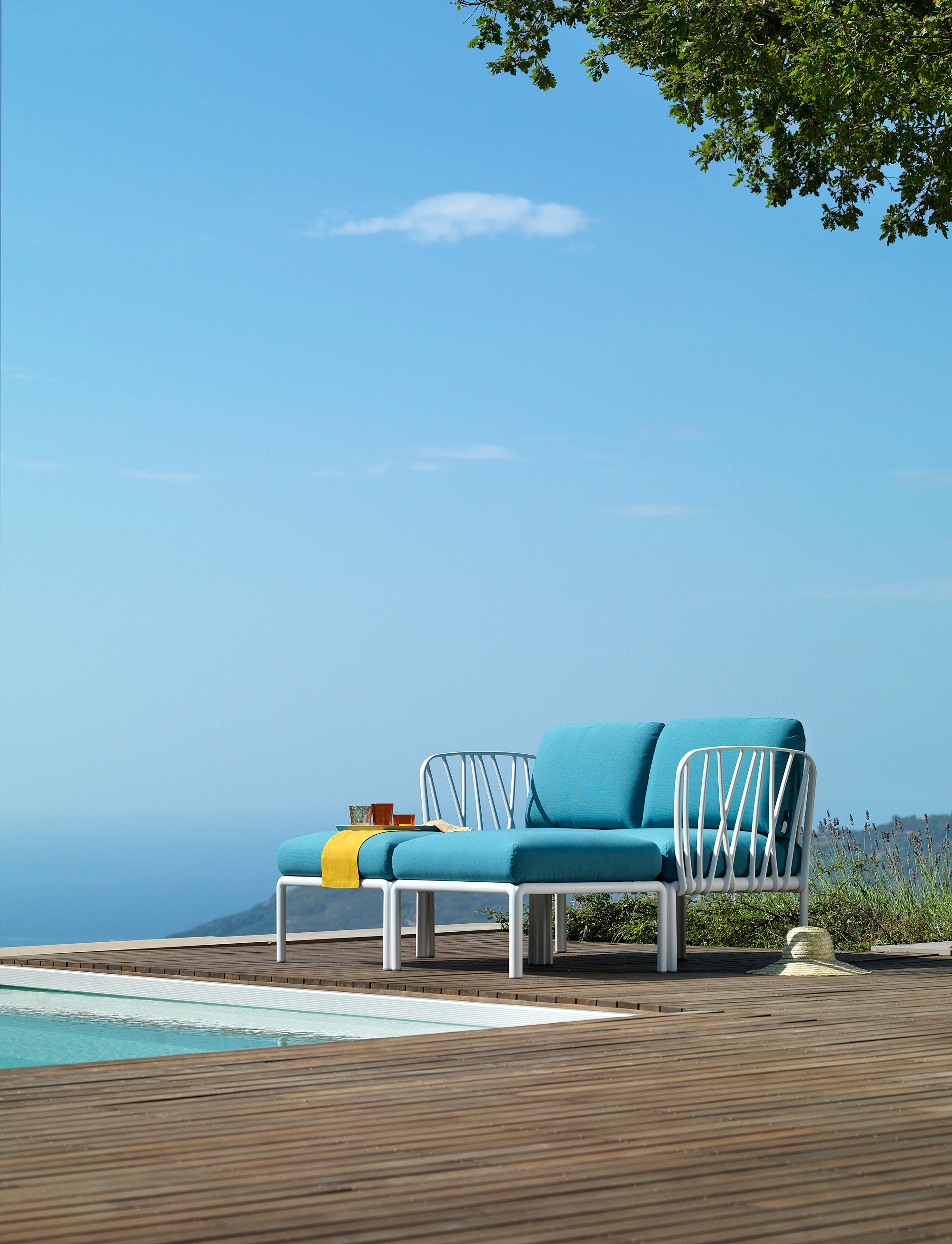 Outdoor Pouf KOMODO Dark Green Sunbrella® with Green Agave Base