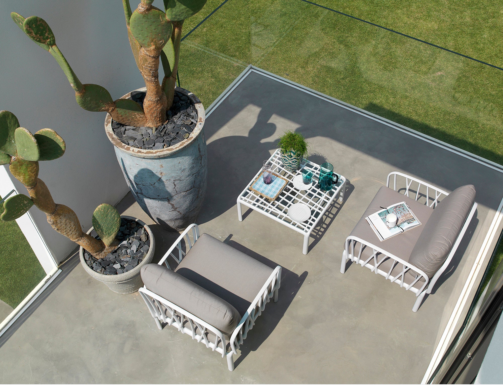 Square Outdoor Coffee Table KOMODO White
