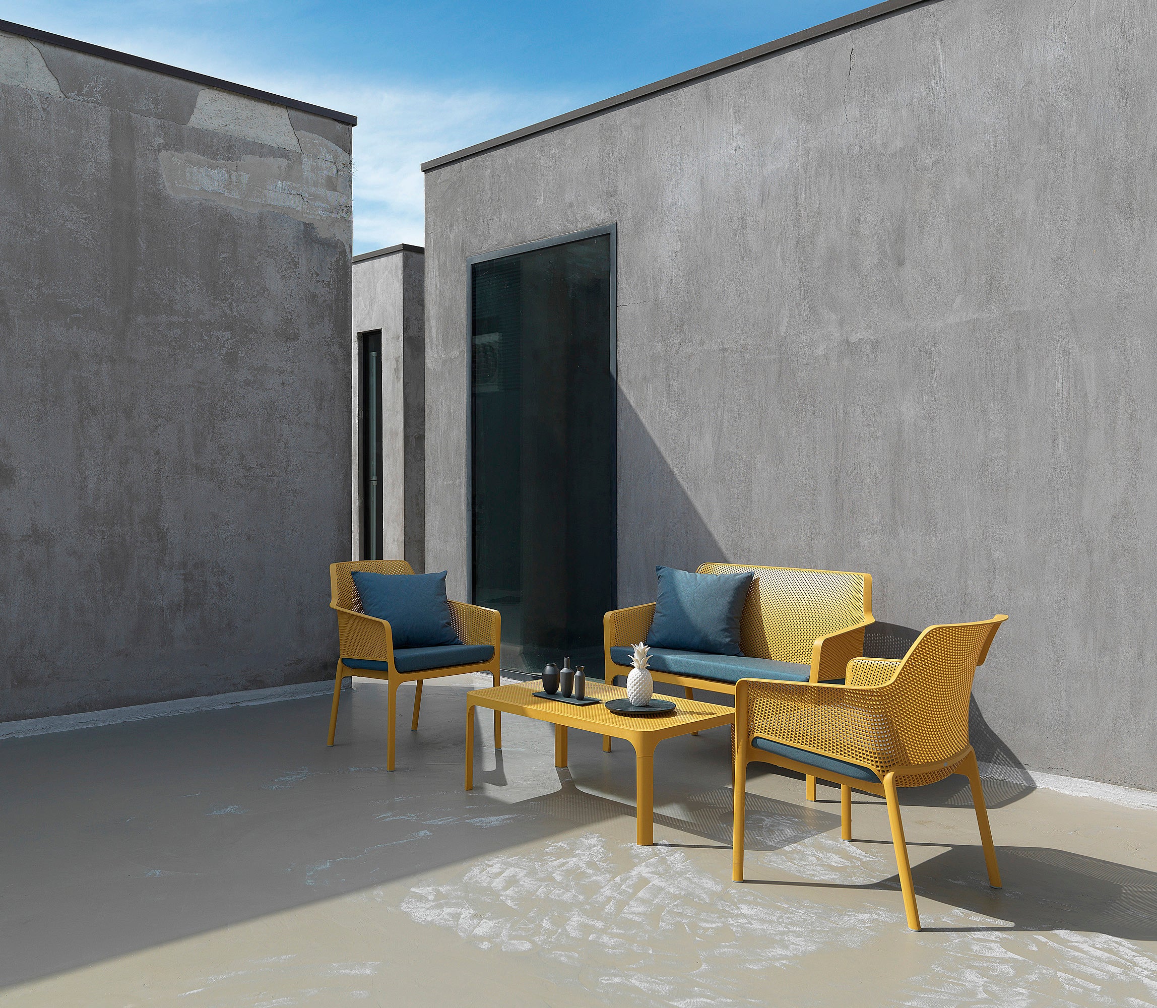 Mustard NET Outdoor Table