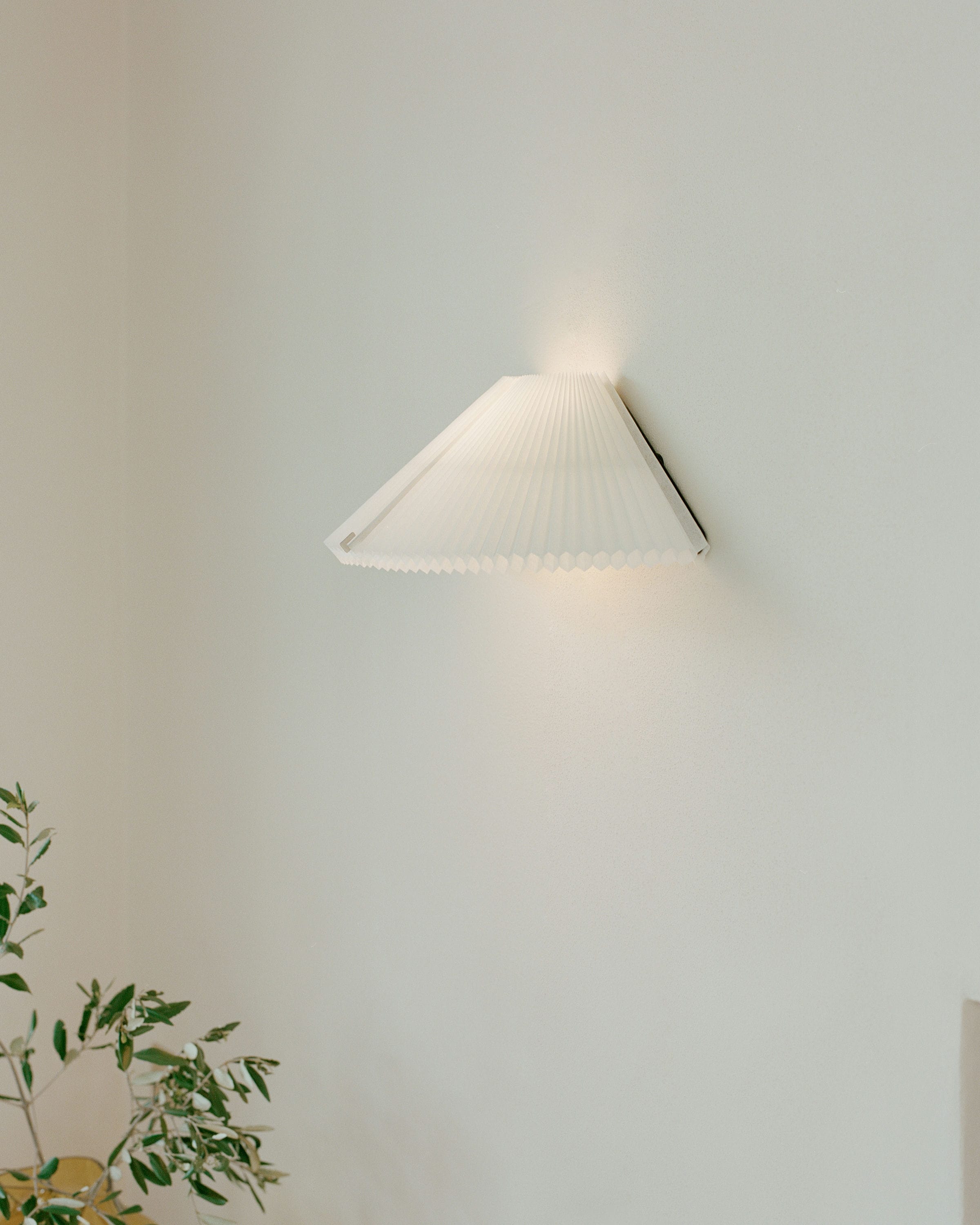 White Nebra wall lamp