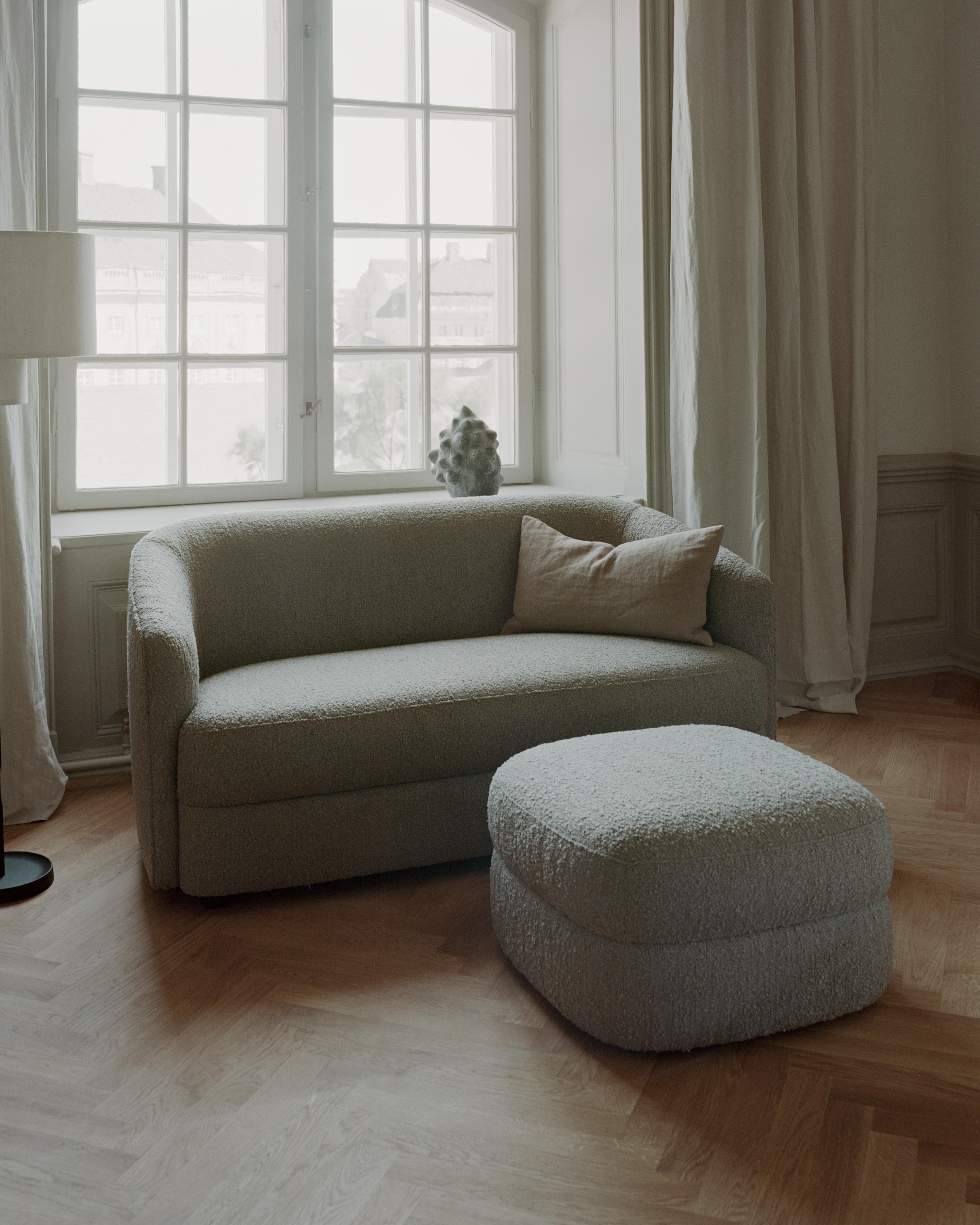 Upholstered pouf