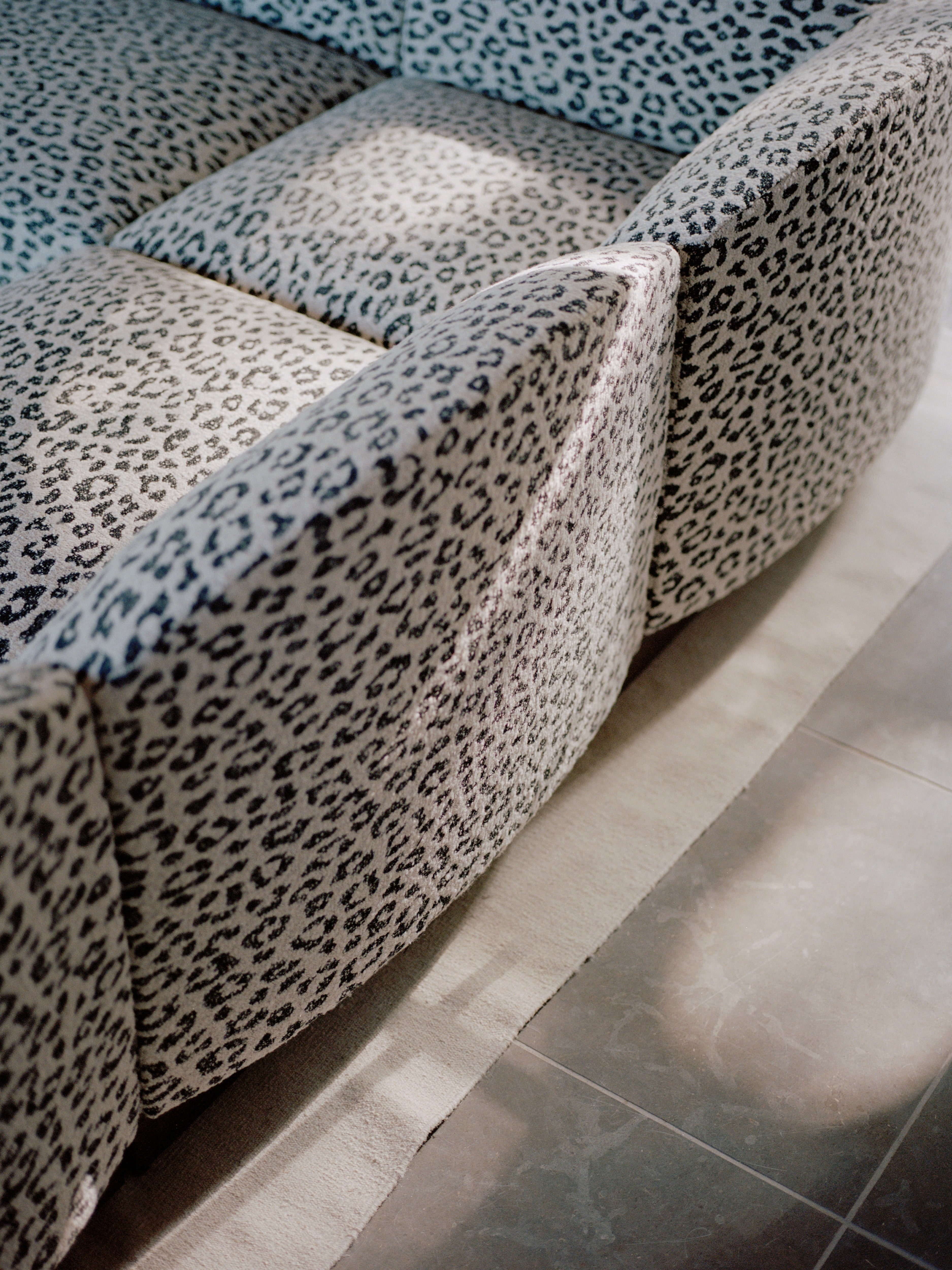 Right-facing modular corner sofa SHORE customizable