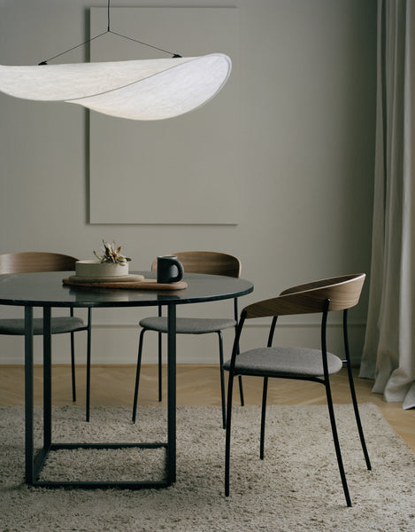 White tense hanging lamp