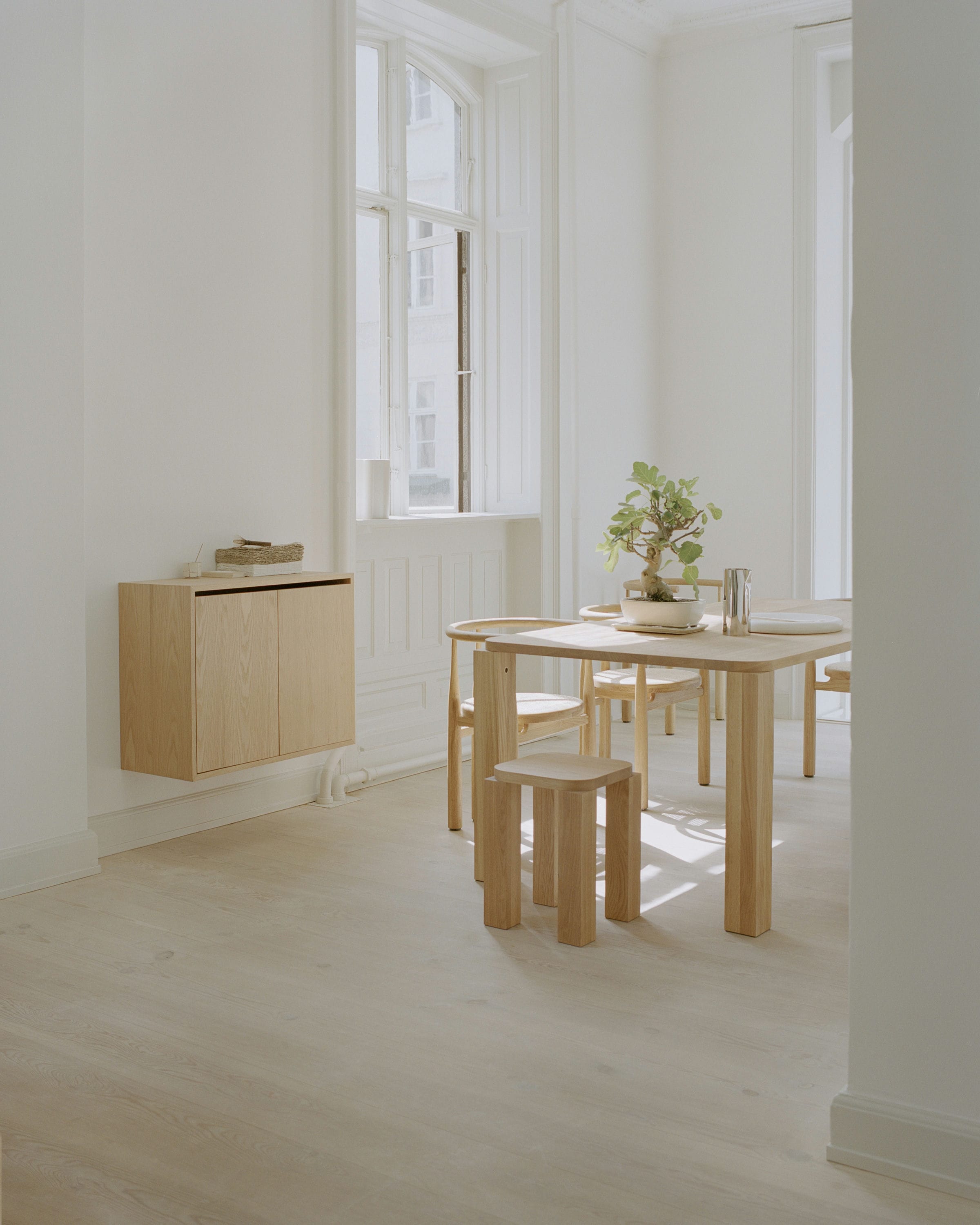 Oak atlas stool
