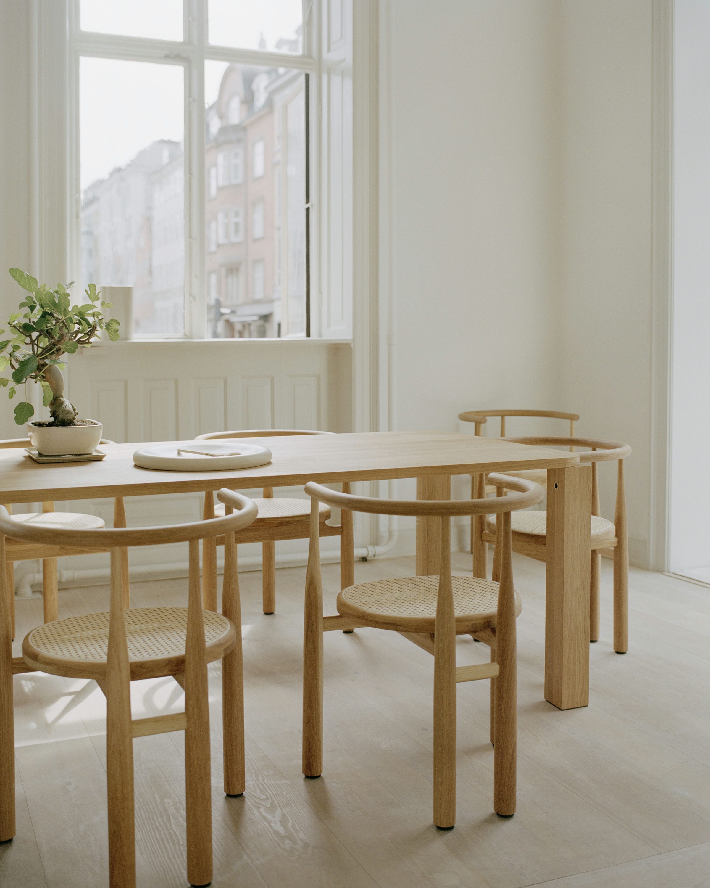 Oak Atlas table