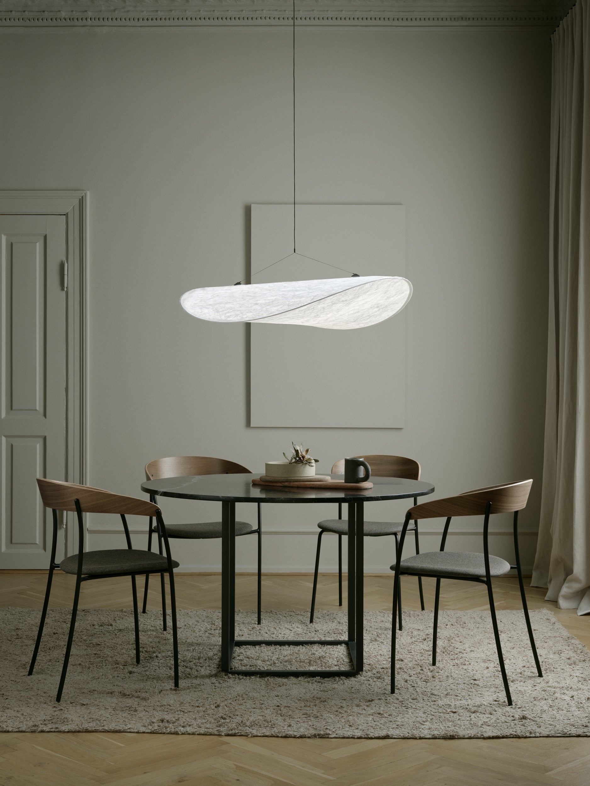 Florence round table black marble with a black base