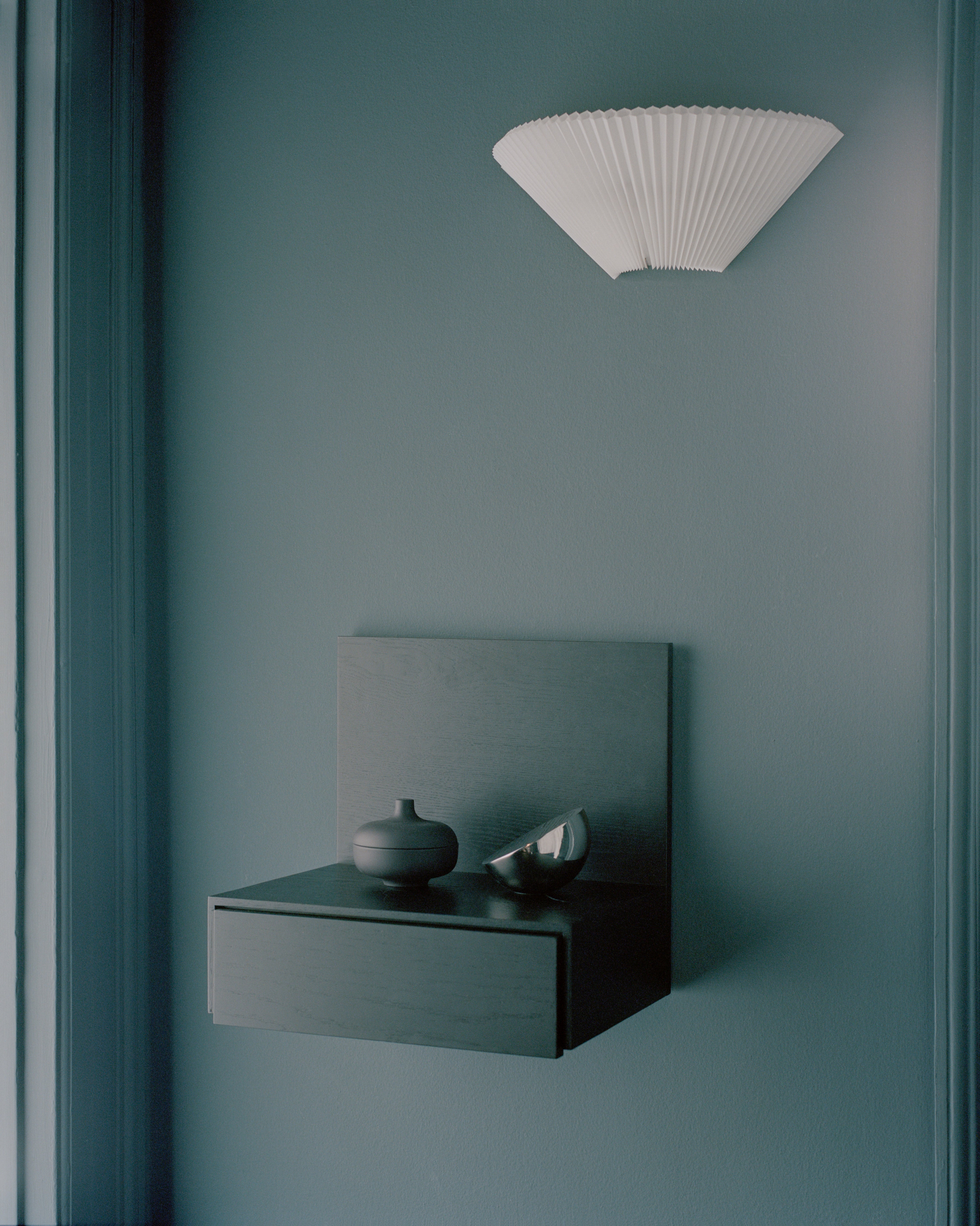 Tana hanging cabinet black oak veneer