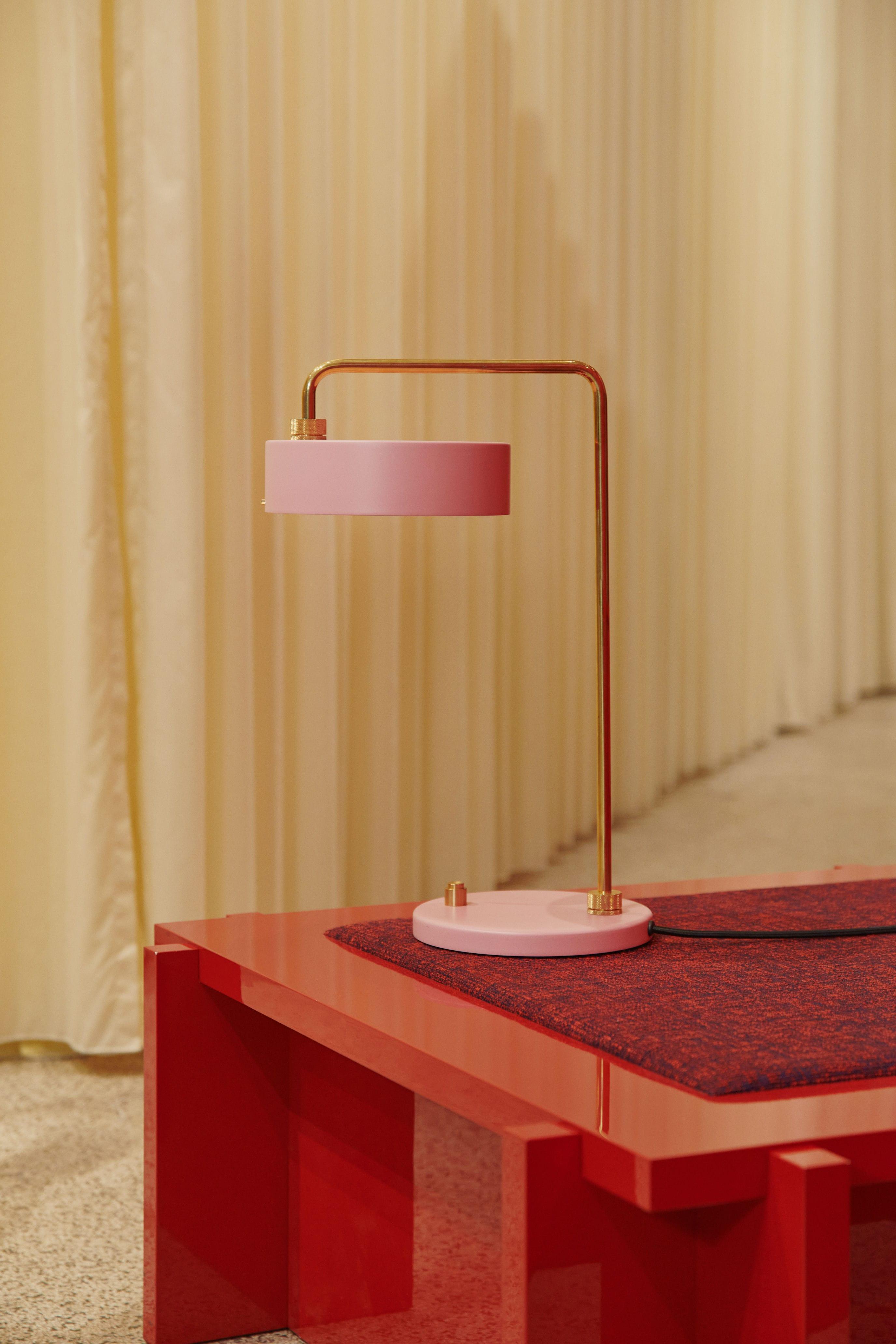 Petite Machine table lamp light pink