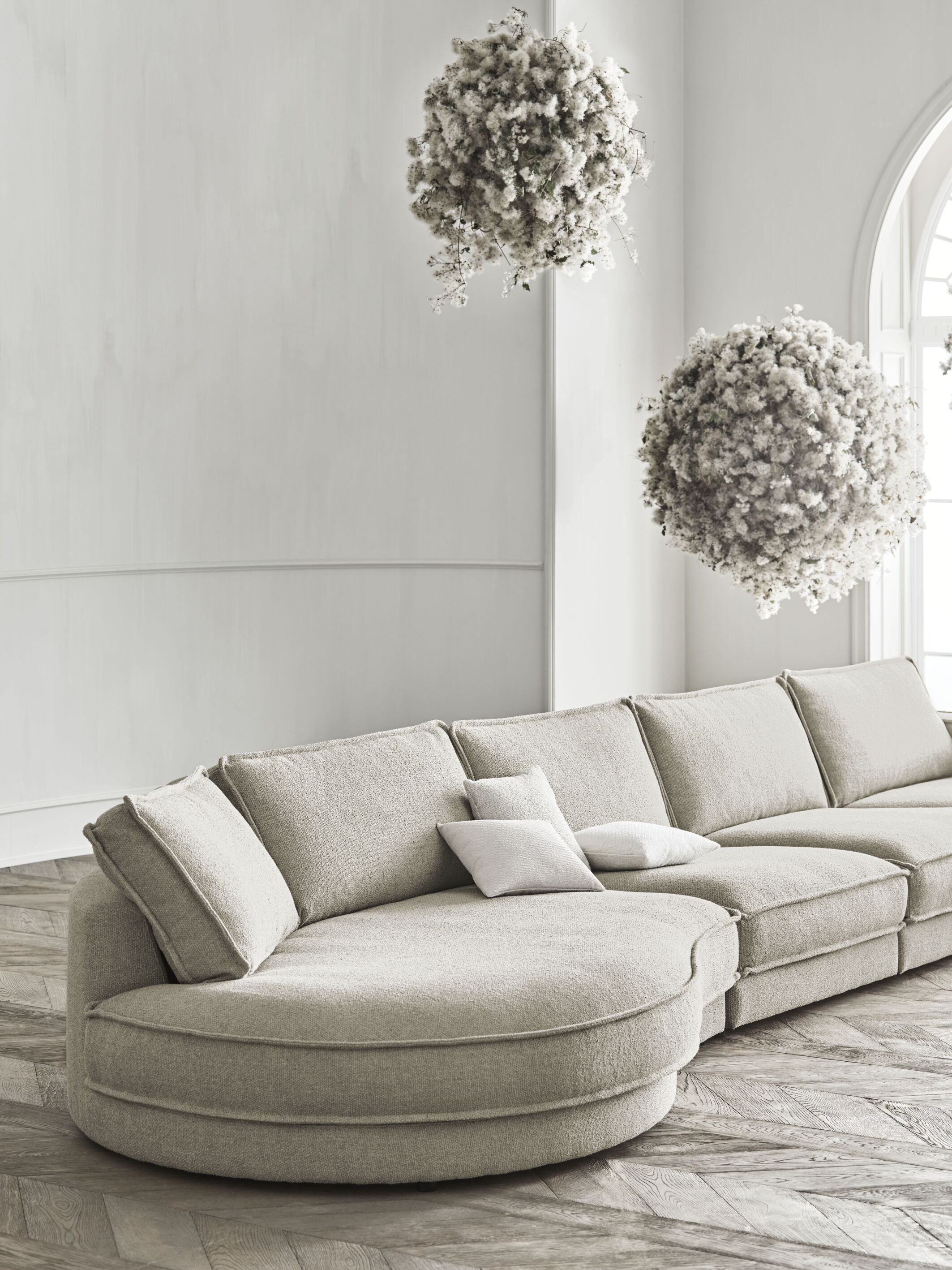 NOORA 3-module sofa with a rounded right side and a dark base