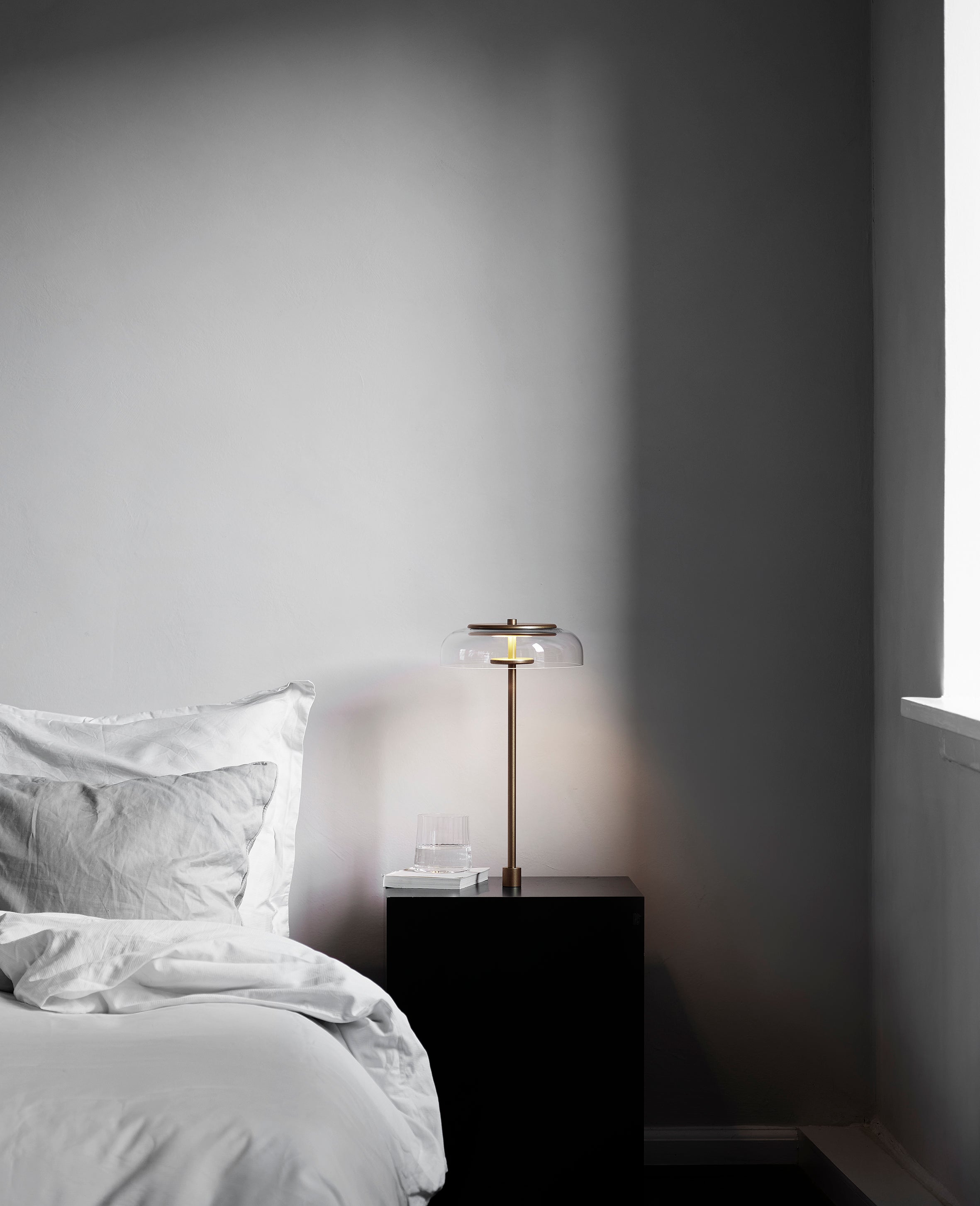 BLOSSI Table Lamp in Gold with Transparent Glass