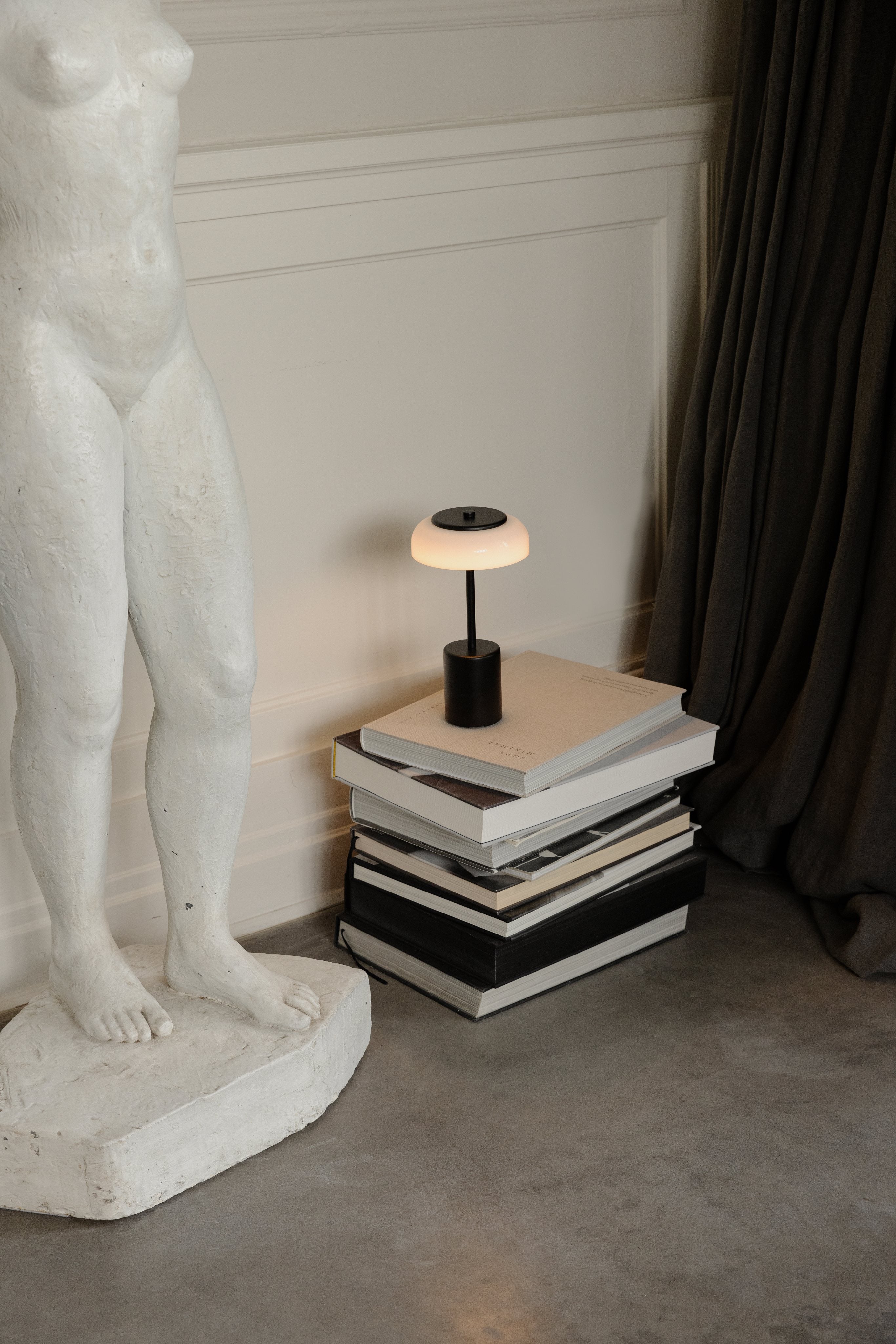 Portable Lamp BLOSSI black with opal glass