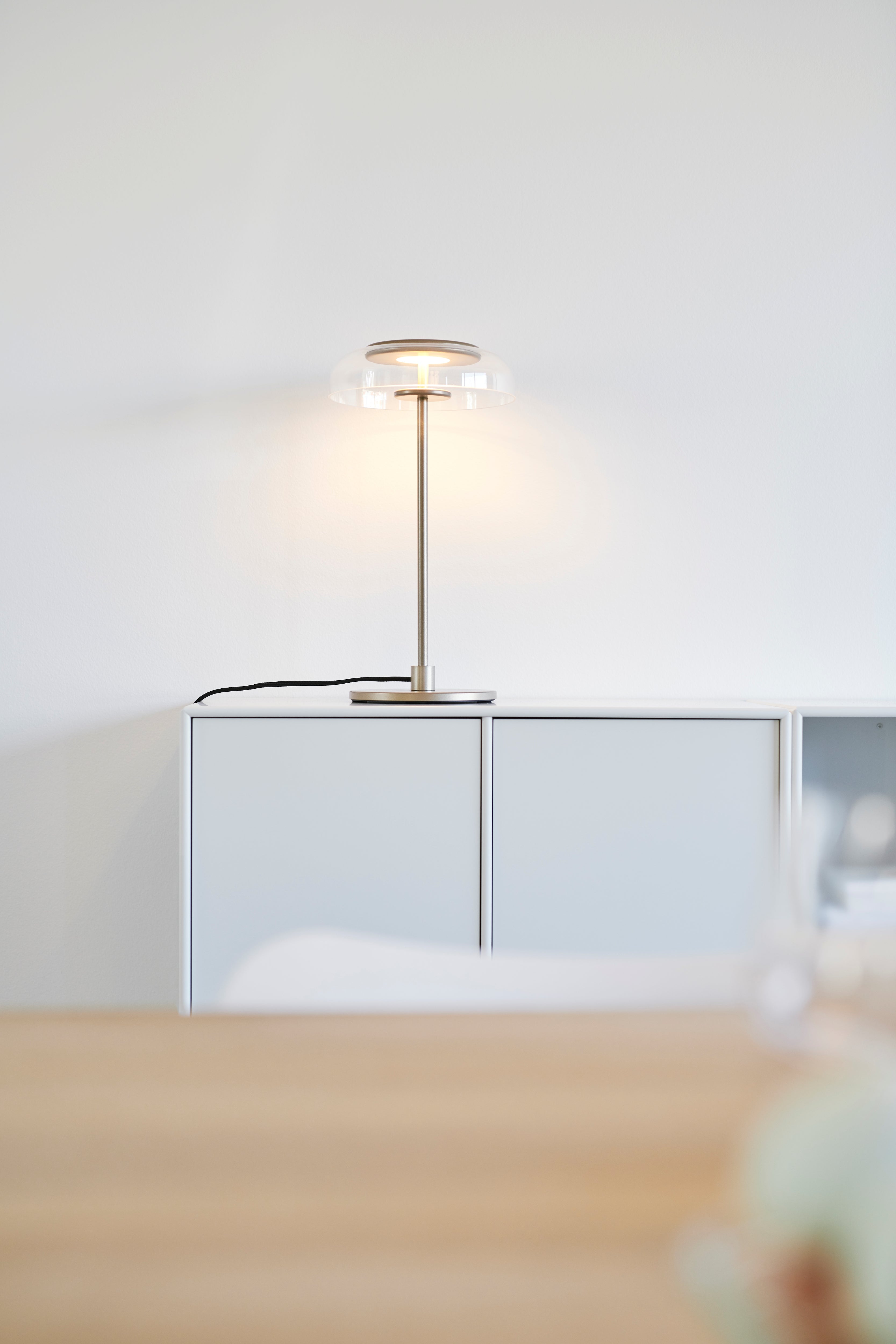 BLOSSI Table Lamp in Gold with Transparent Glass