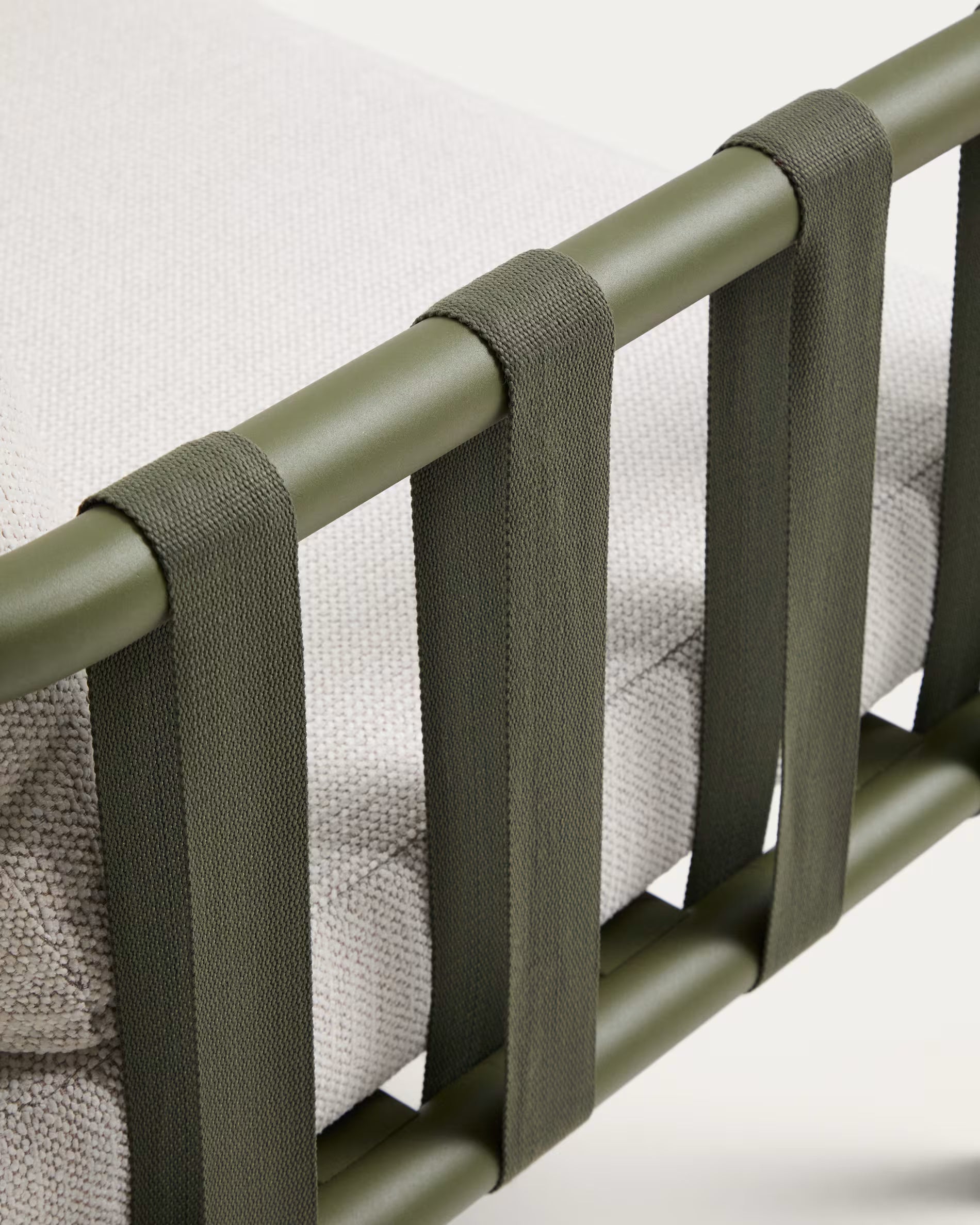 OMALA garden set in light beige with a green base