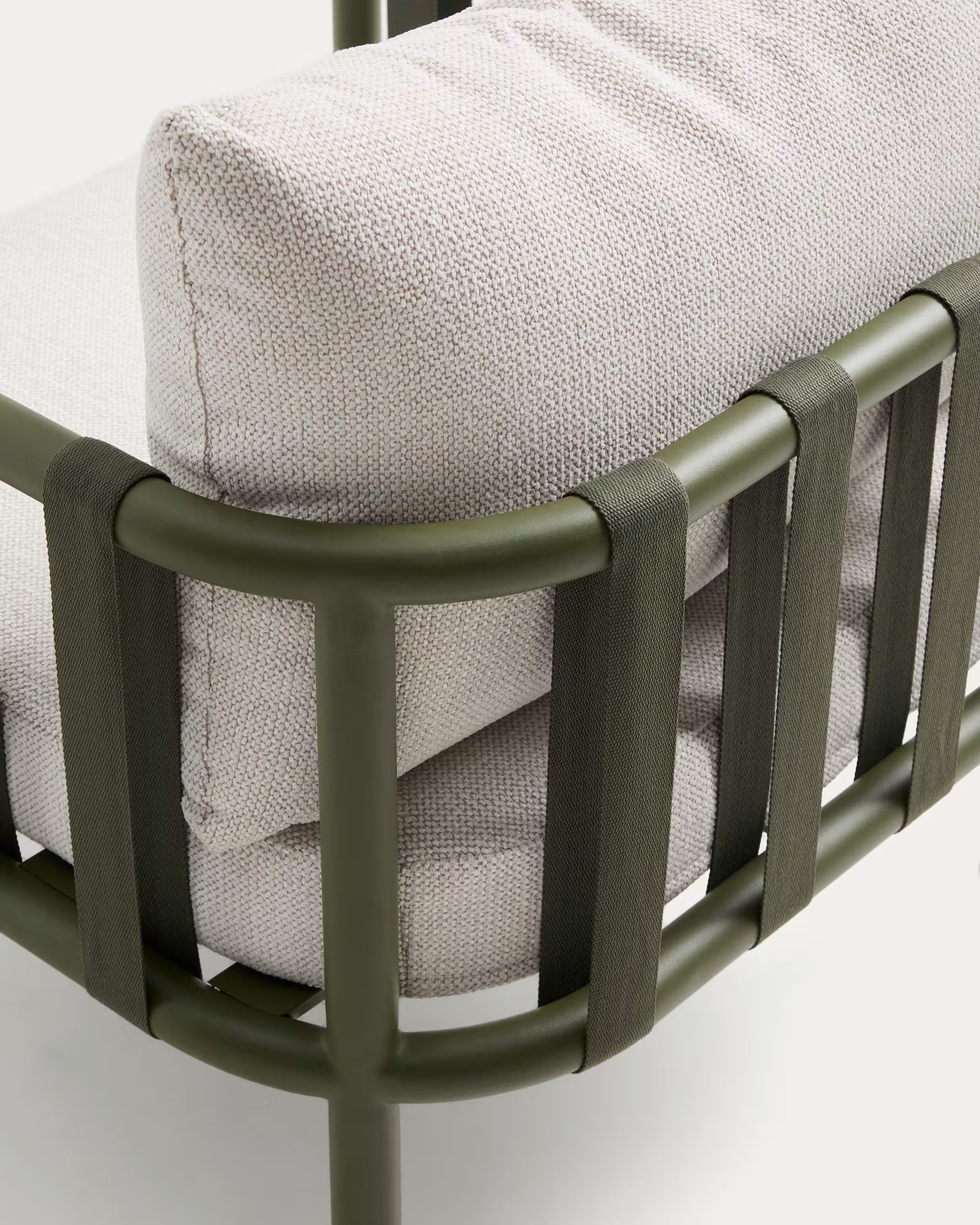 OMALA garden set in light beige with a green base