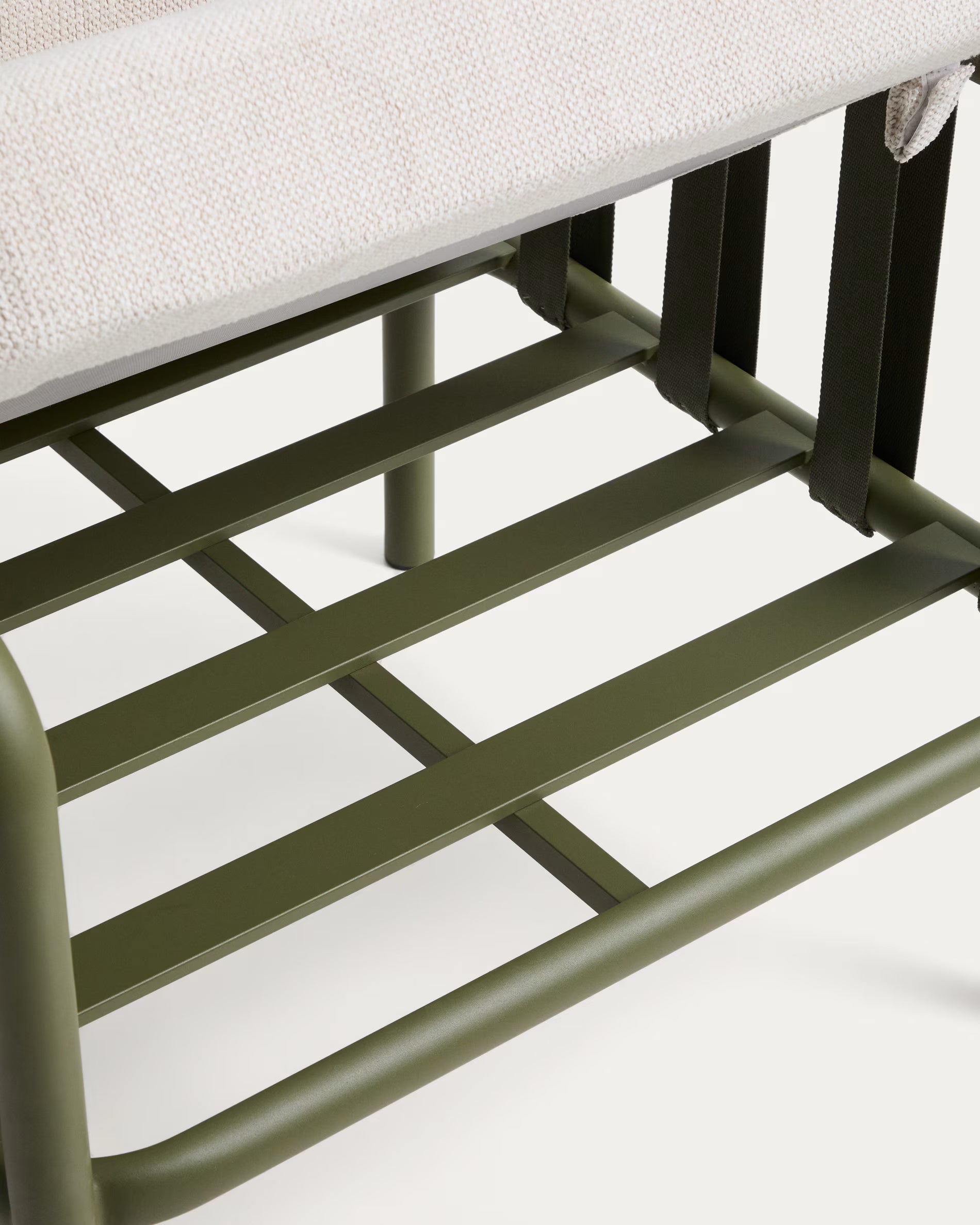 OMALA garden set in light beige with a green base