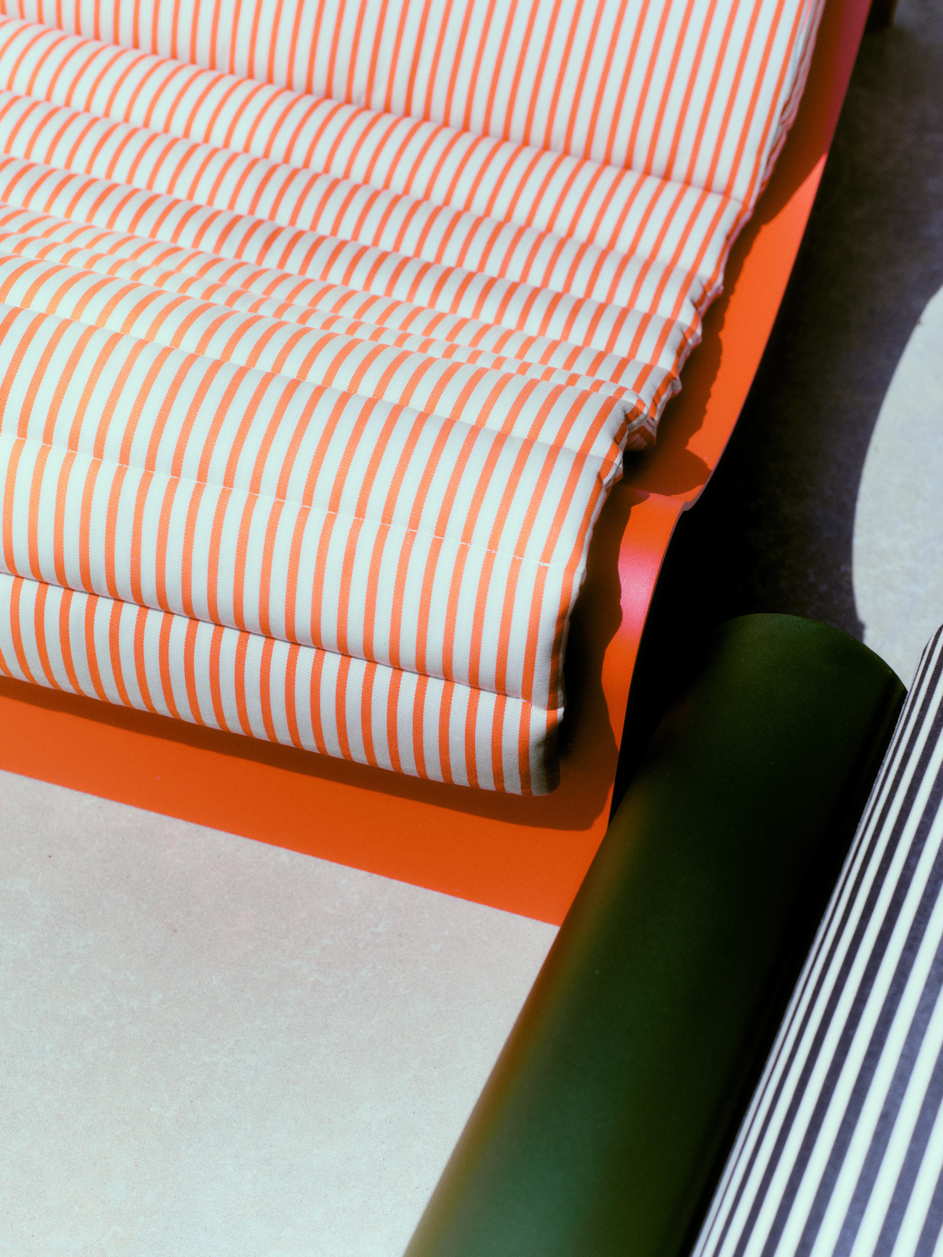 ECLIPSE Red Lounger with Striped Cushion