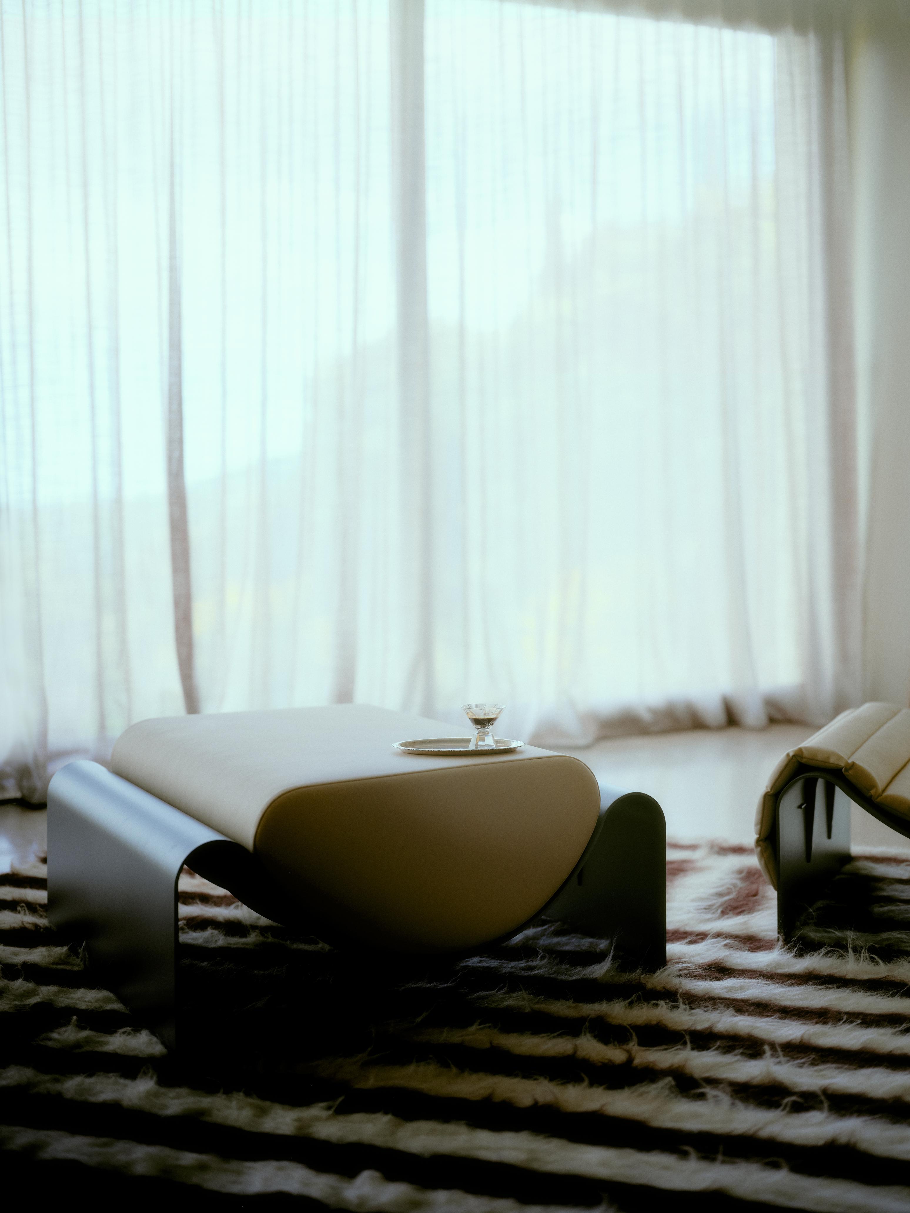 ECLIPSE pouf in gray with a cream cushion