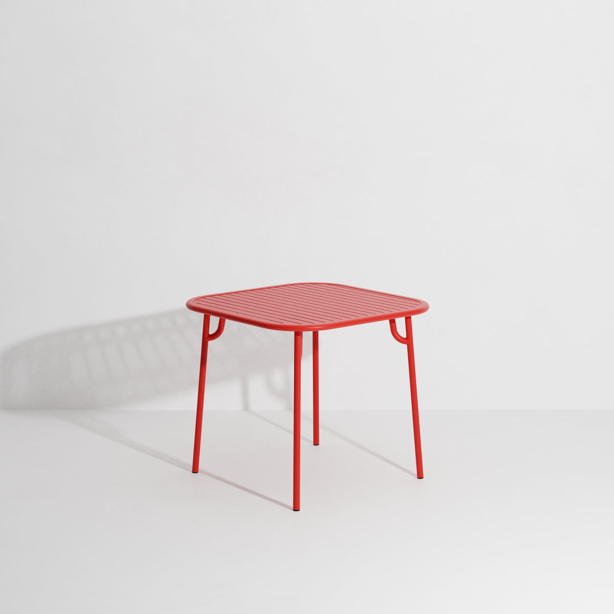 WEEK-END Square Garden Table in Red