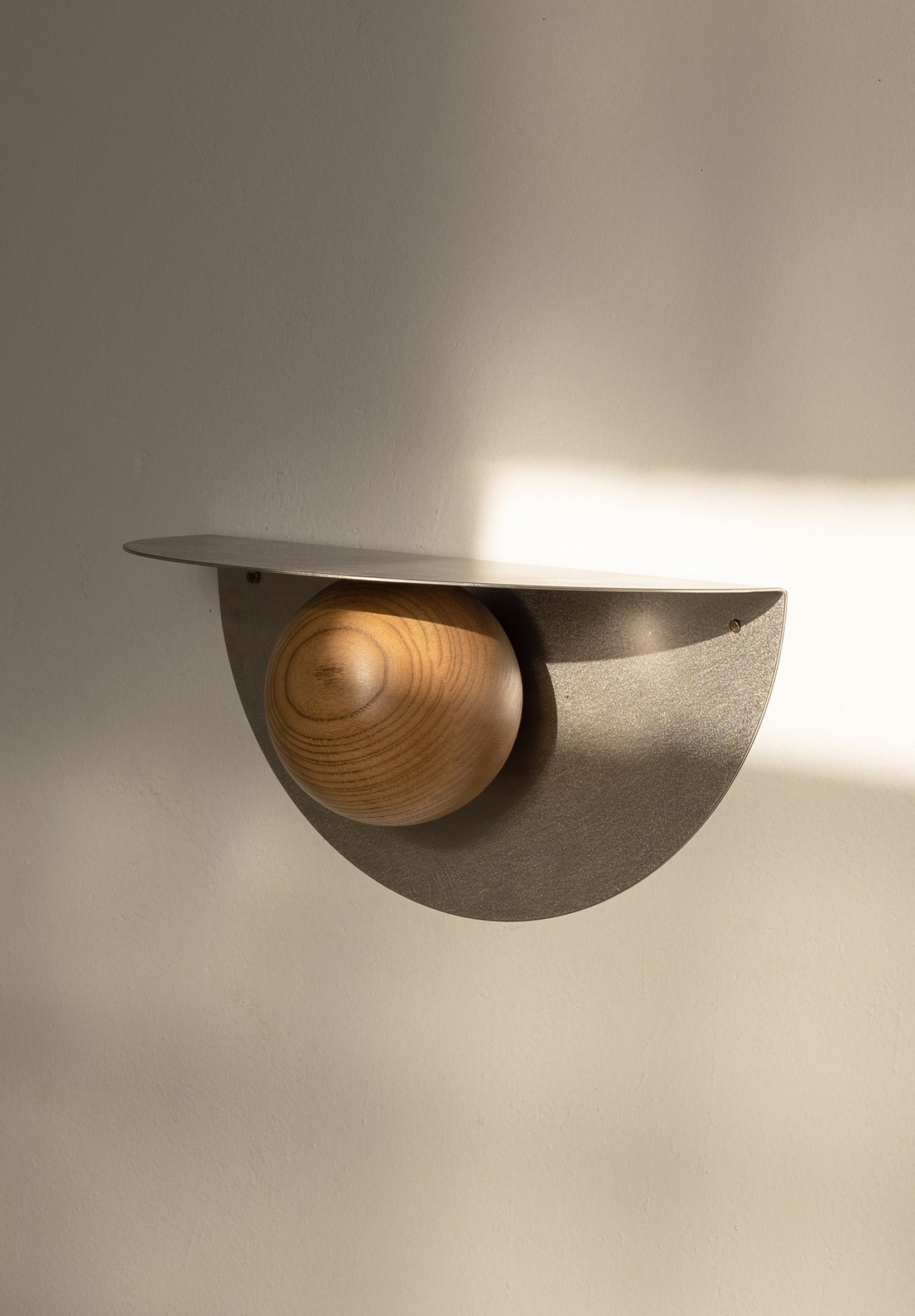 Wall shelf POP in steel and wood