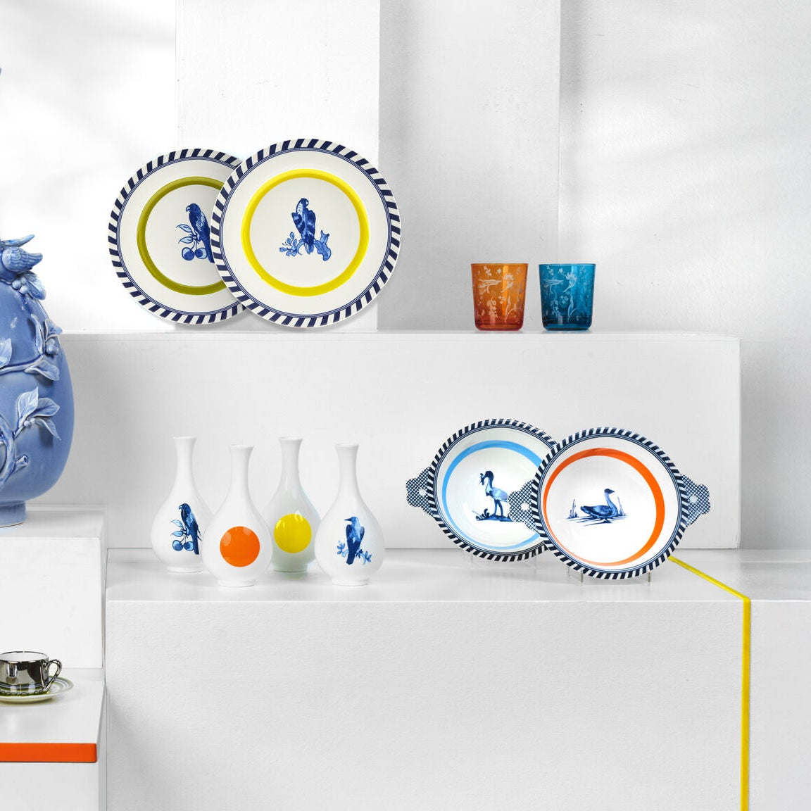 Set von Tellern VOGELMUSTER weiß mit Blau