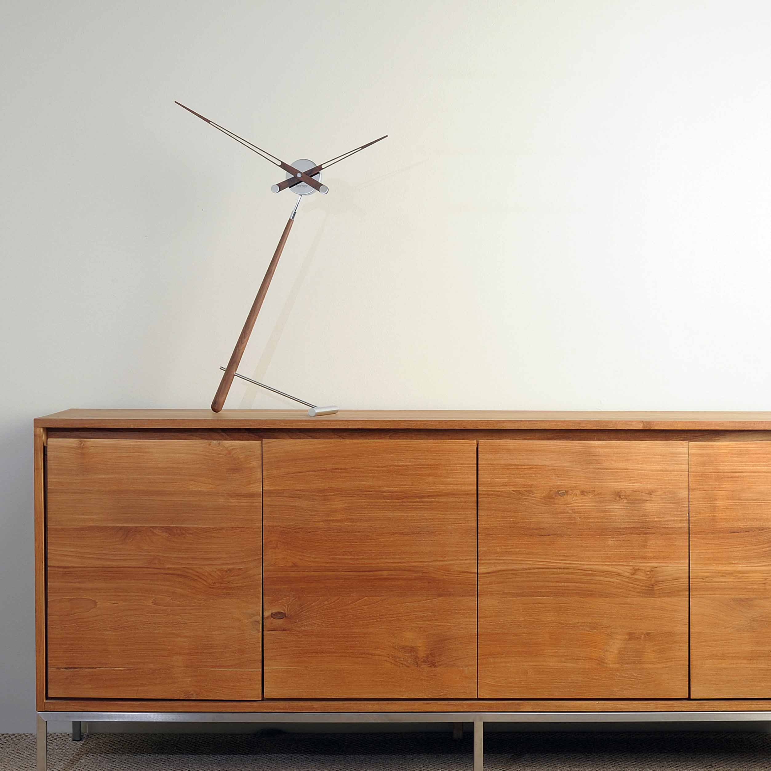 PUNTERO table clock walnut wood with chrome finish